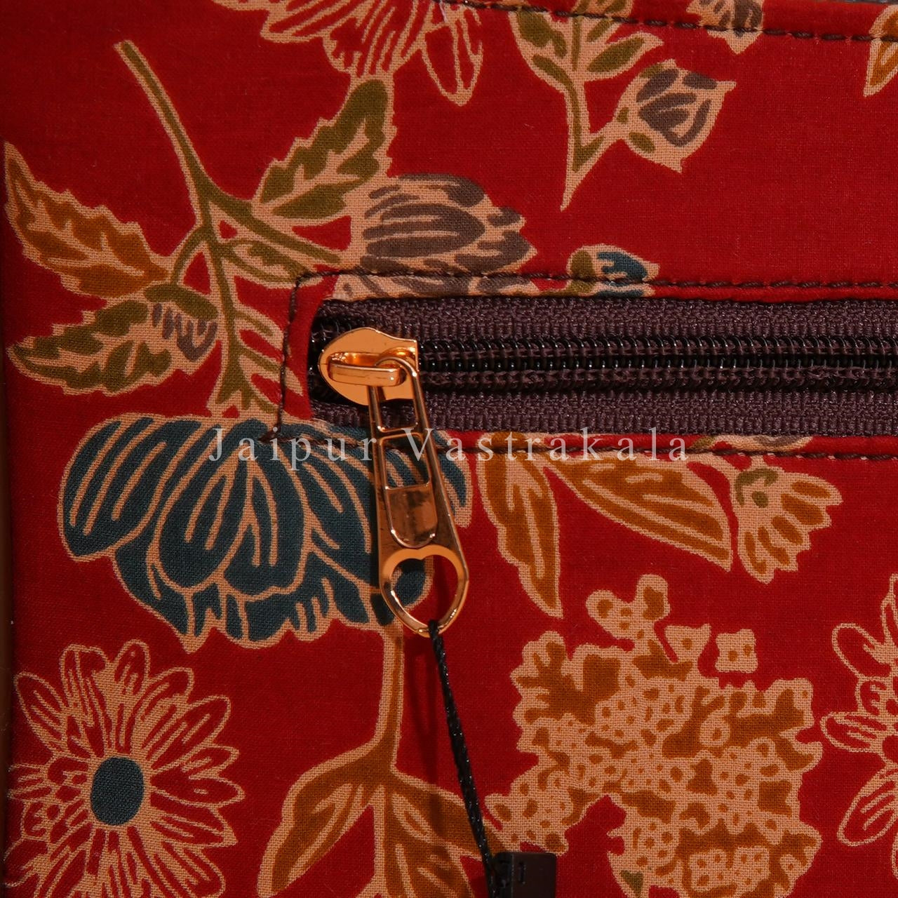 Scarlet Noir Nylong Belt Sling Bag