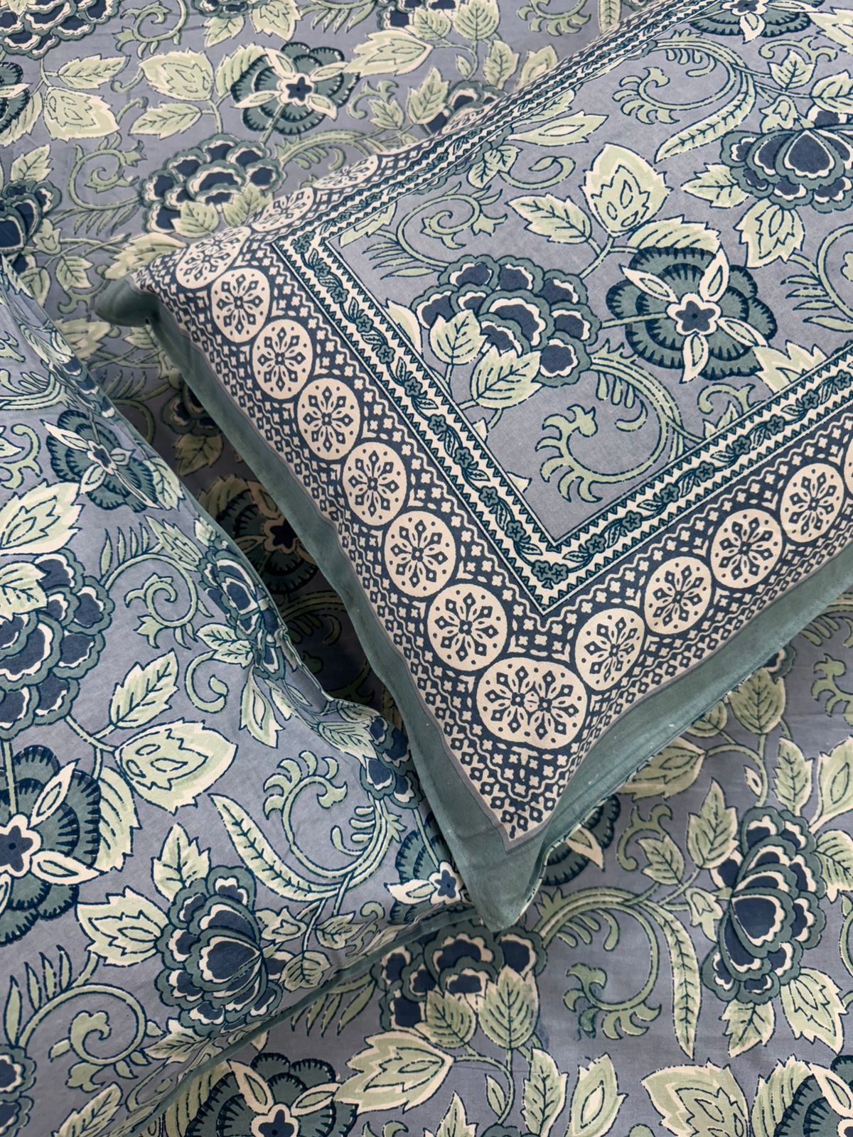 Lavender Harmony King Bedsheet with Pillow Covers