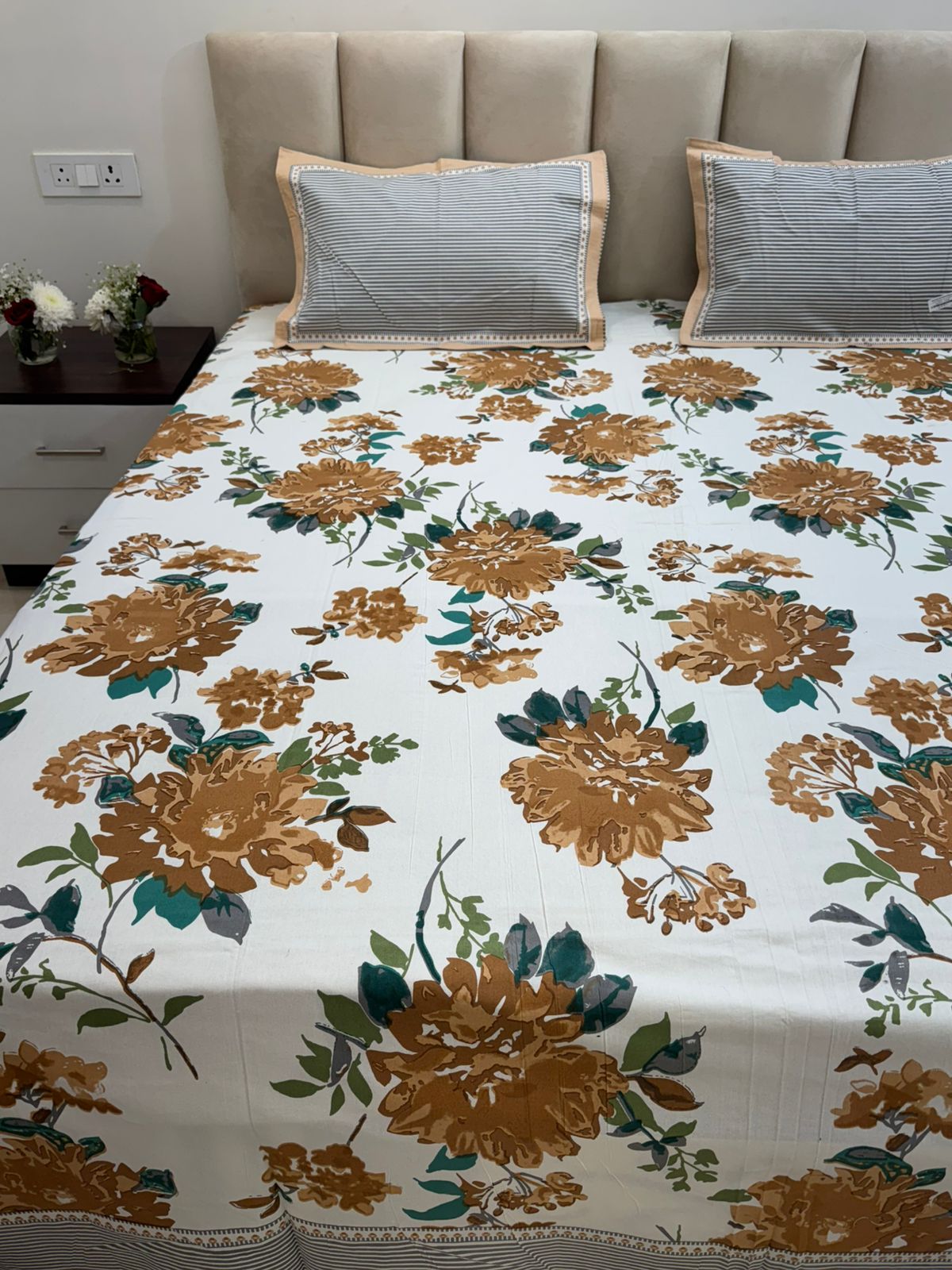Brown Flowerburst King Bedsheet with Pillow Covers