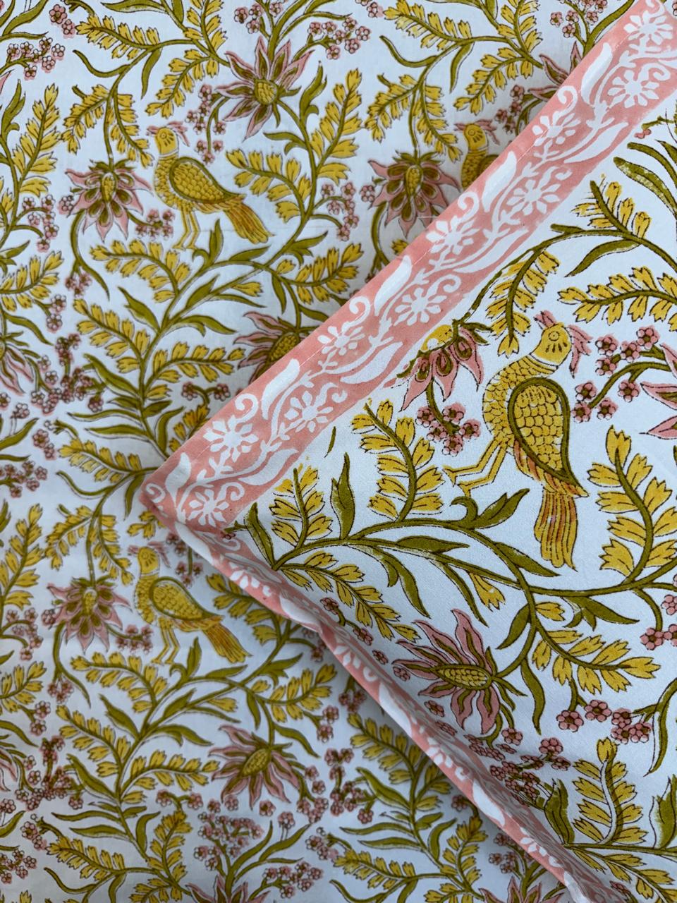 Peach & Daisy King Bedsheet with Pillow Covers