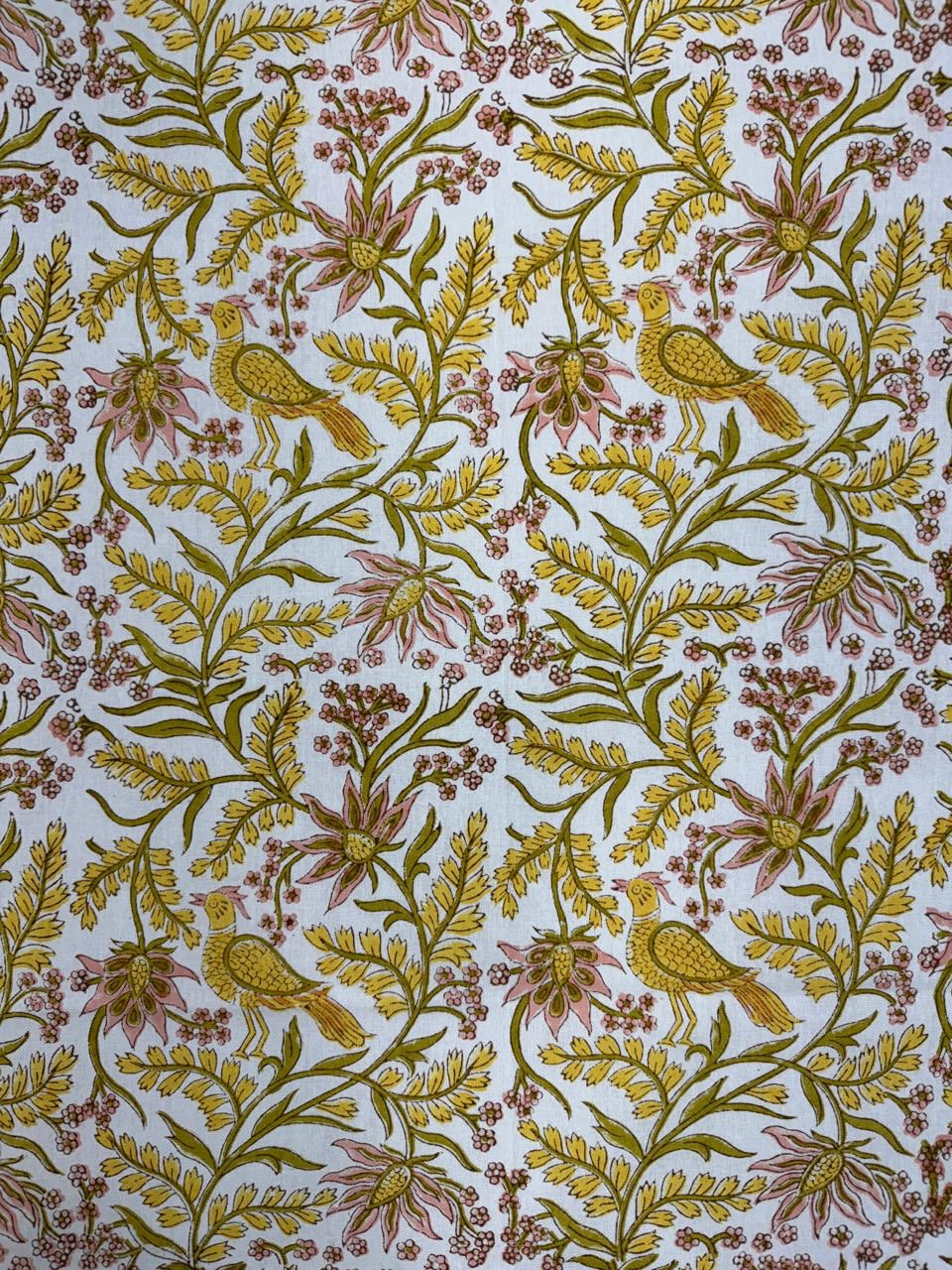 Peach & Daisy King Bedsheet with Pillow Covers