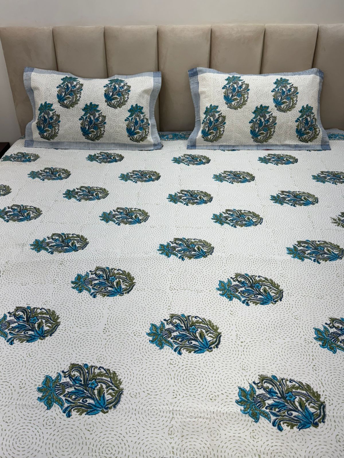Regal Boota King Bedsheet with Pillow Covers