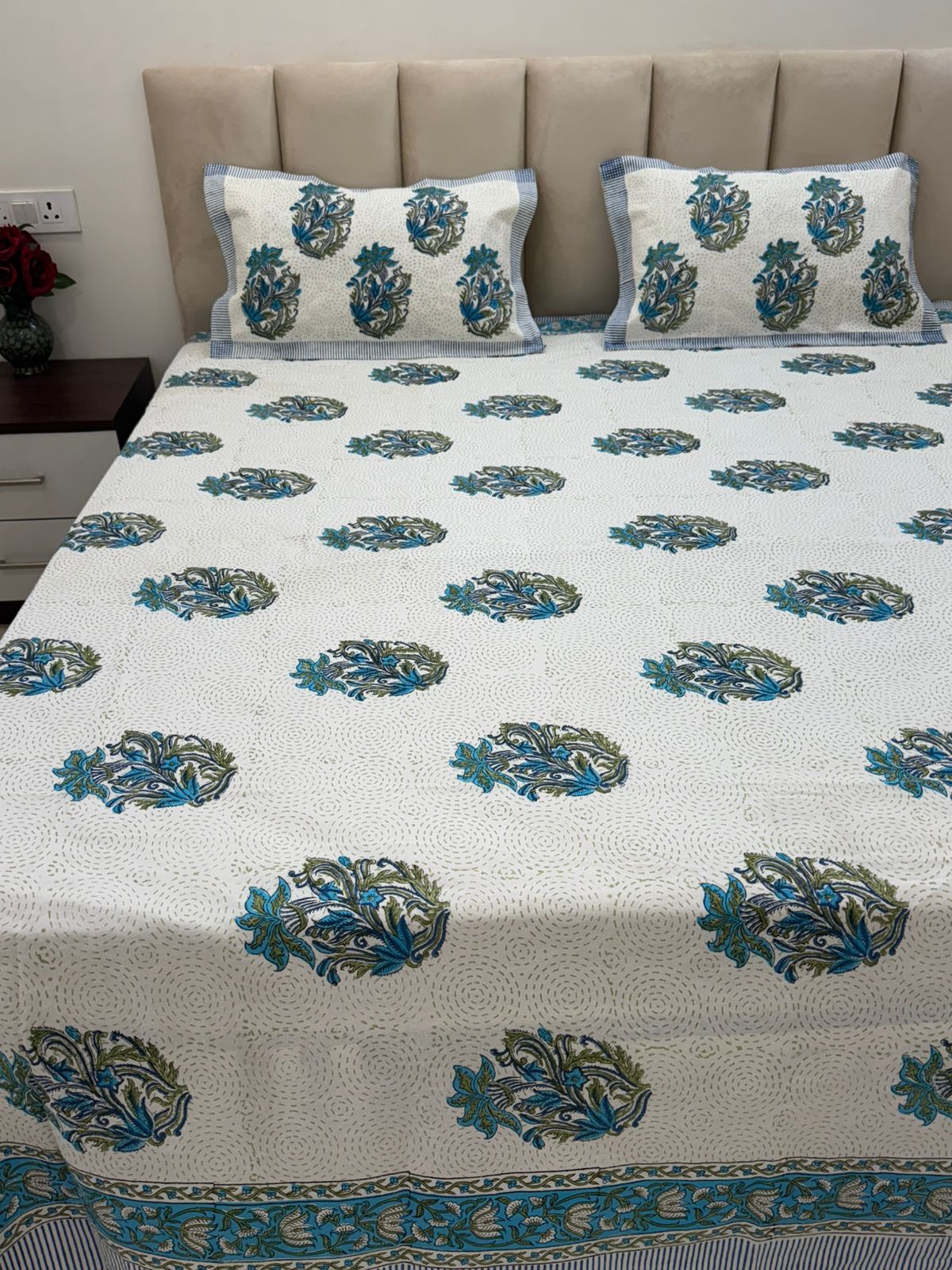 Regal Boota King Bedsheet with Pillow Covers