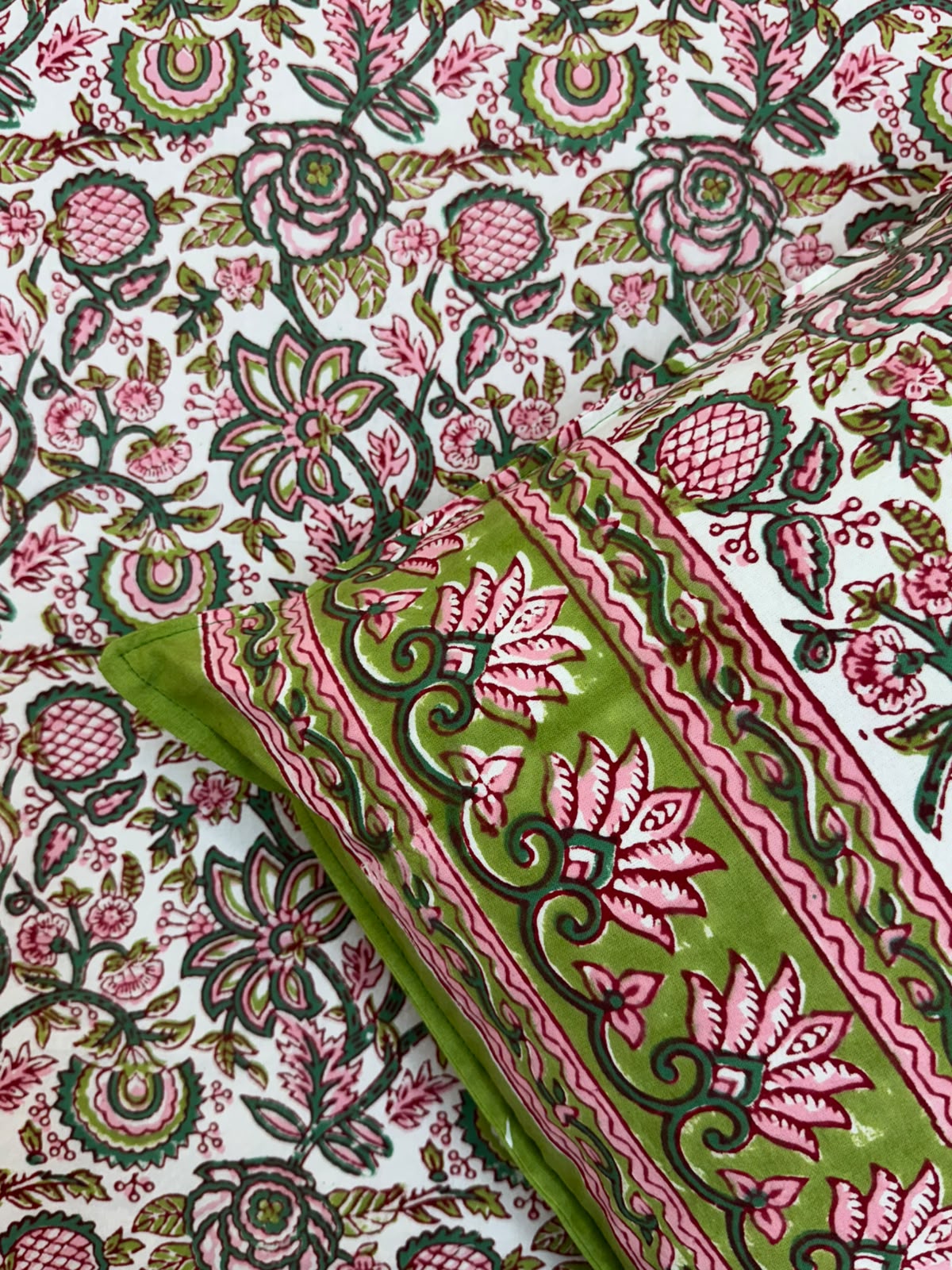 Double Bedsheet with Pillow Covers
