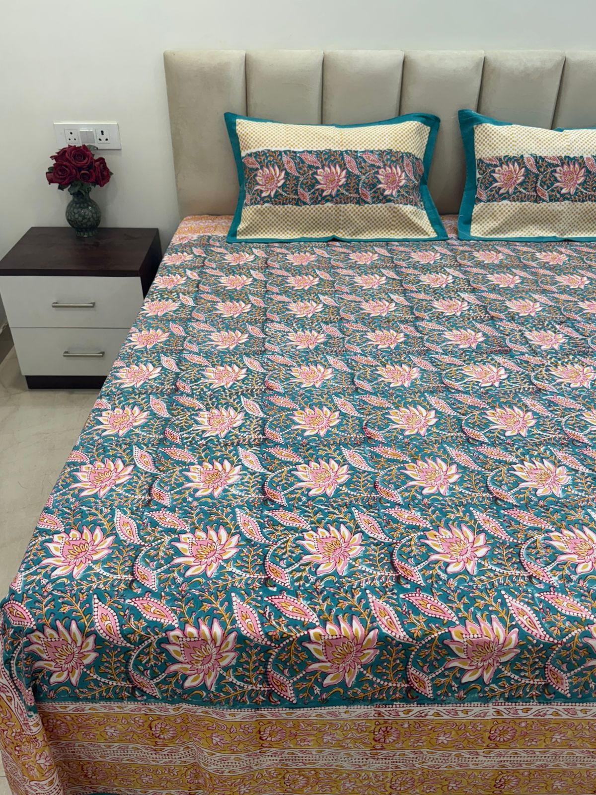 Turquoise Eden Double Bedsheet with Pillow Covers