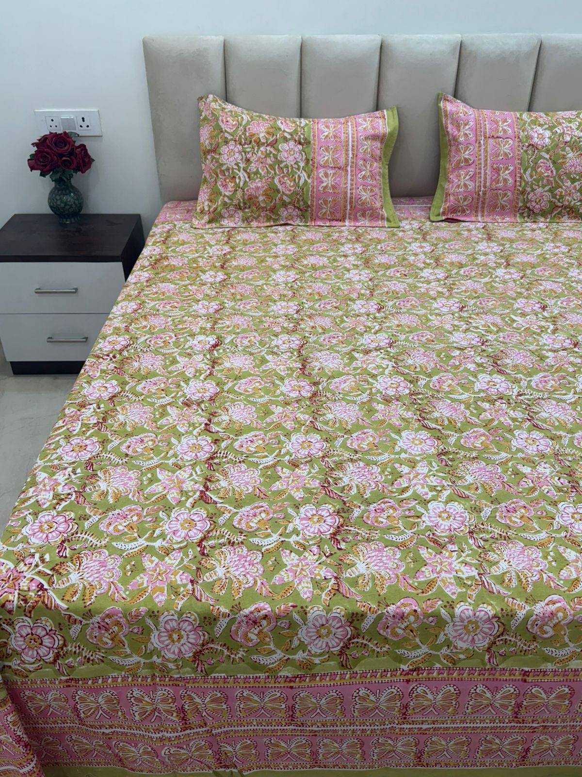 Dreamy Green Double Bedsheet with Pillow Covers