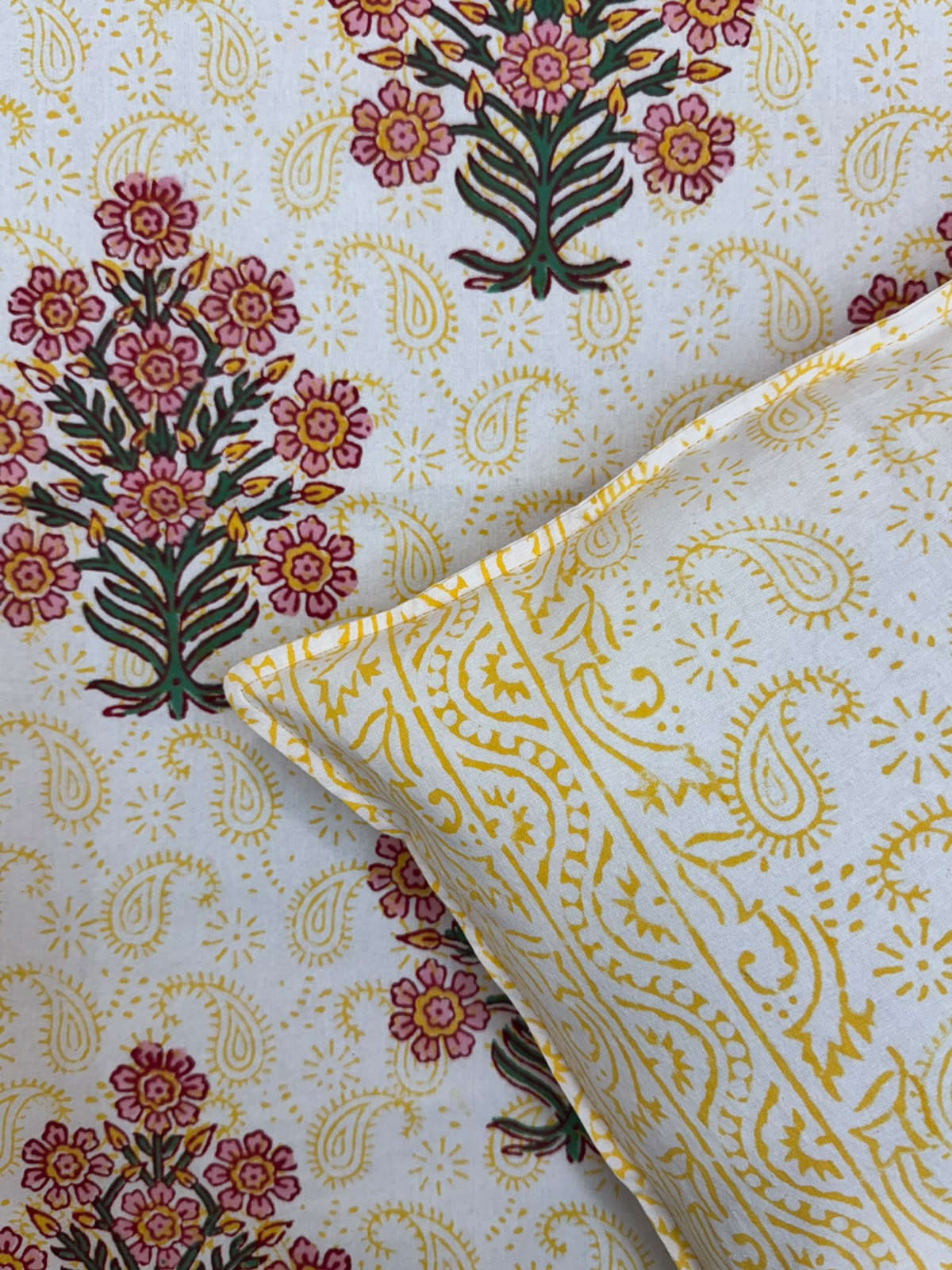 Double Bedsheet with Pillow Covers