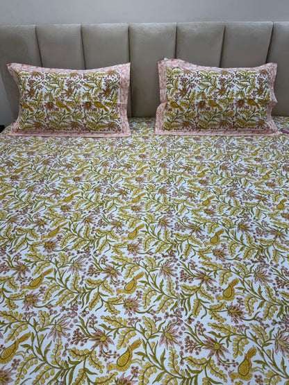 Peach & Daisy King Bedsheet with Pillow Covers