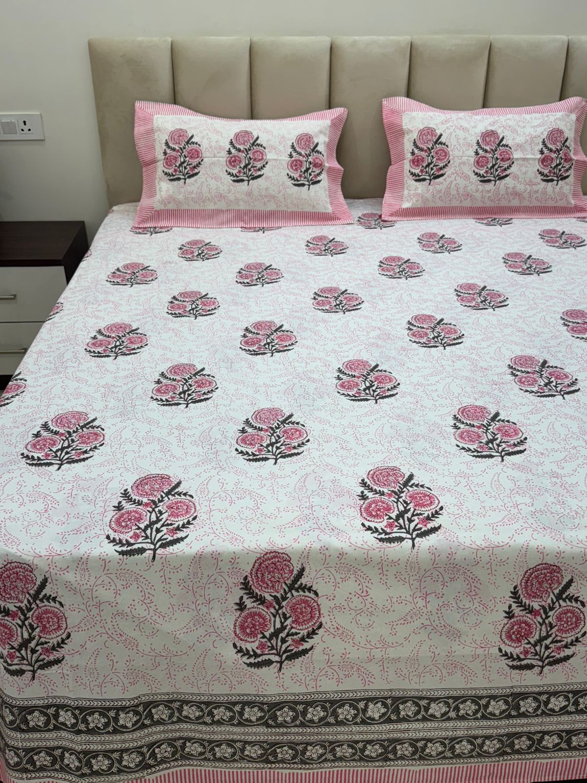 Pink Aura King Bedsheet with Pillow Covers