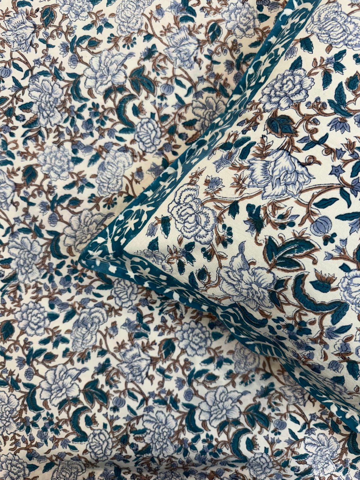 Floral Trellis King Bedsheet with Pillow Covers