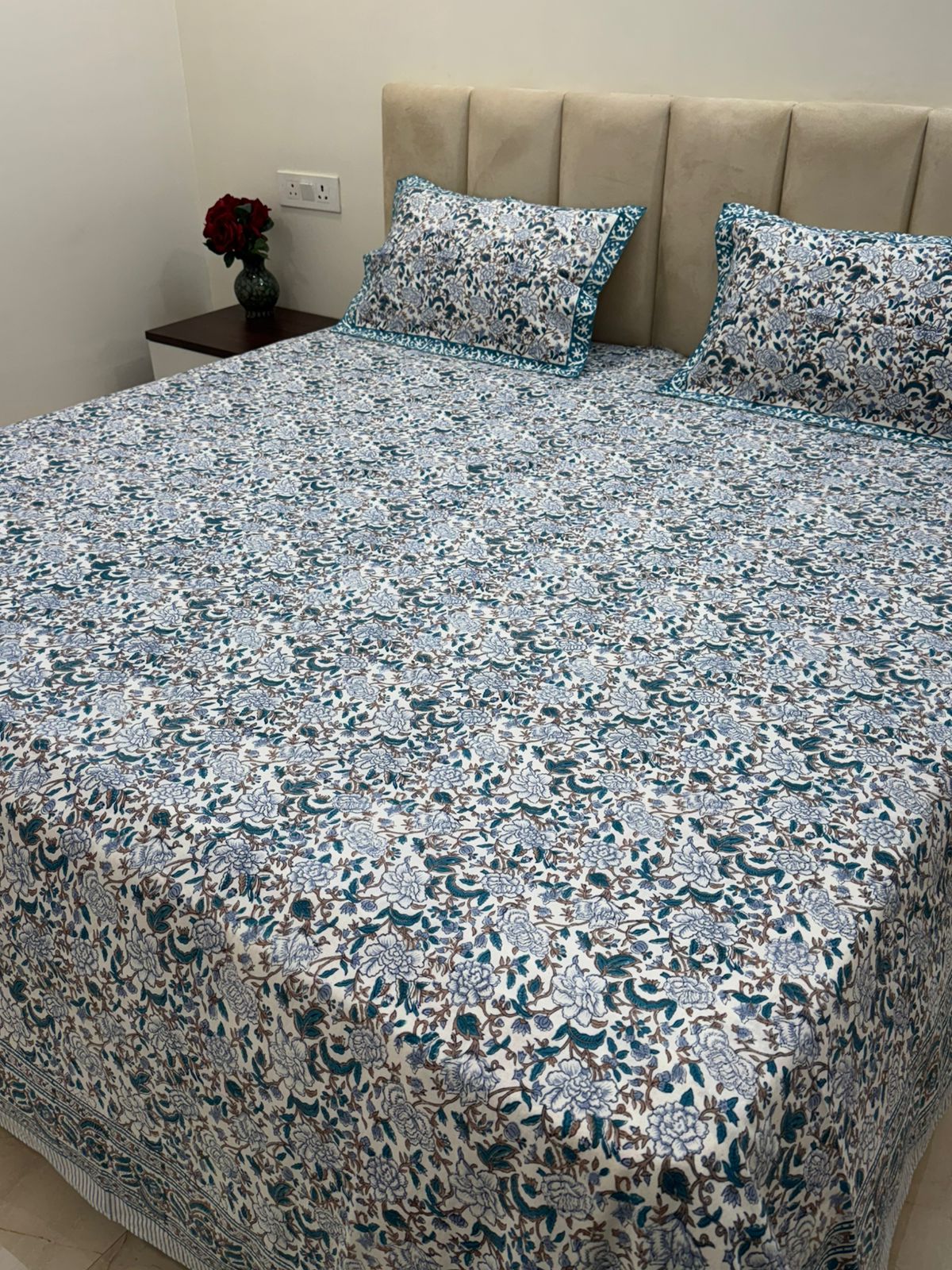 Floral Trellis King Bedsheet with Pillow Covers