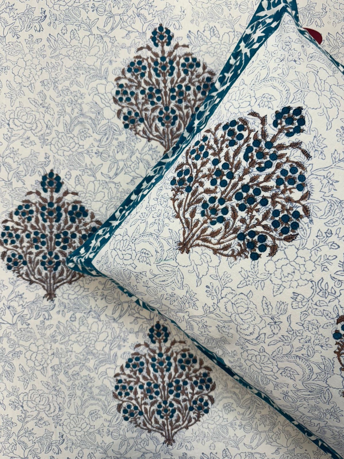 Neel Gulzar King Bedsheet with Pillow Covers