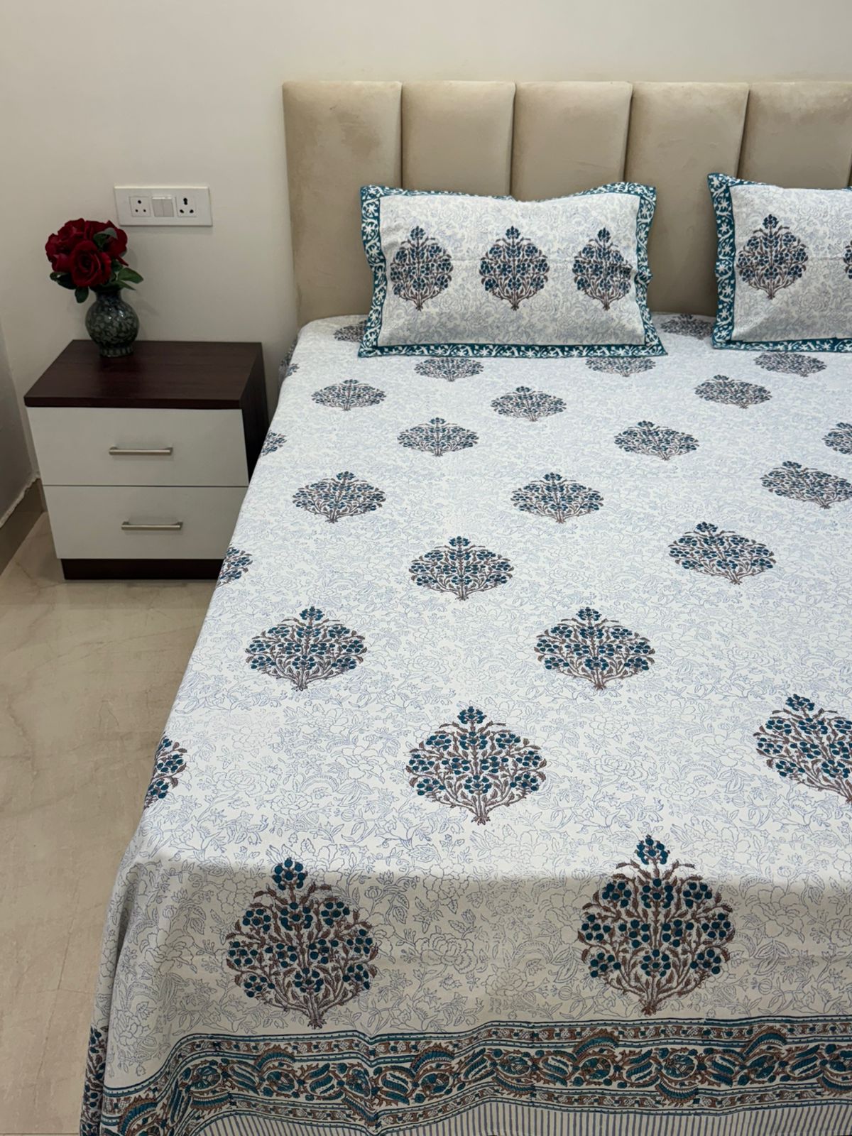 Neel Gulzar King Bedsheet with Pillow Covers