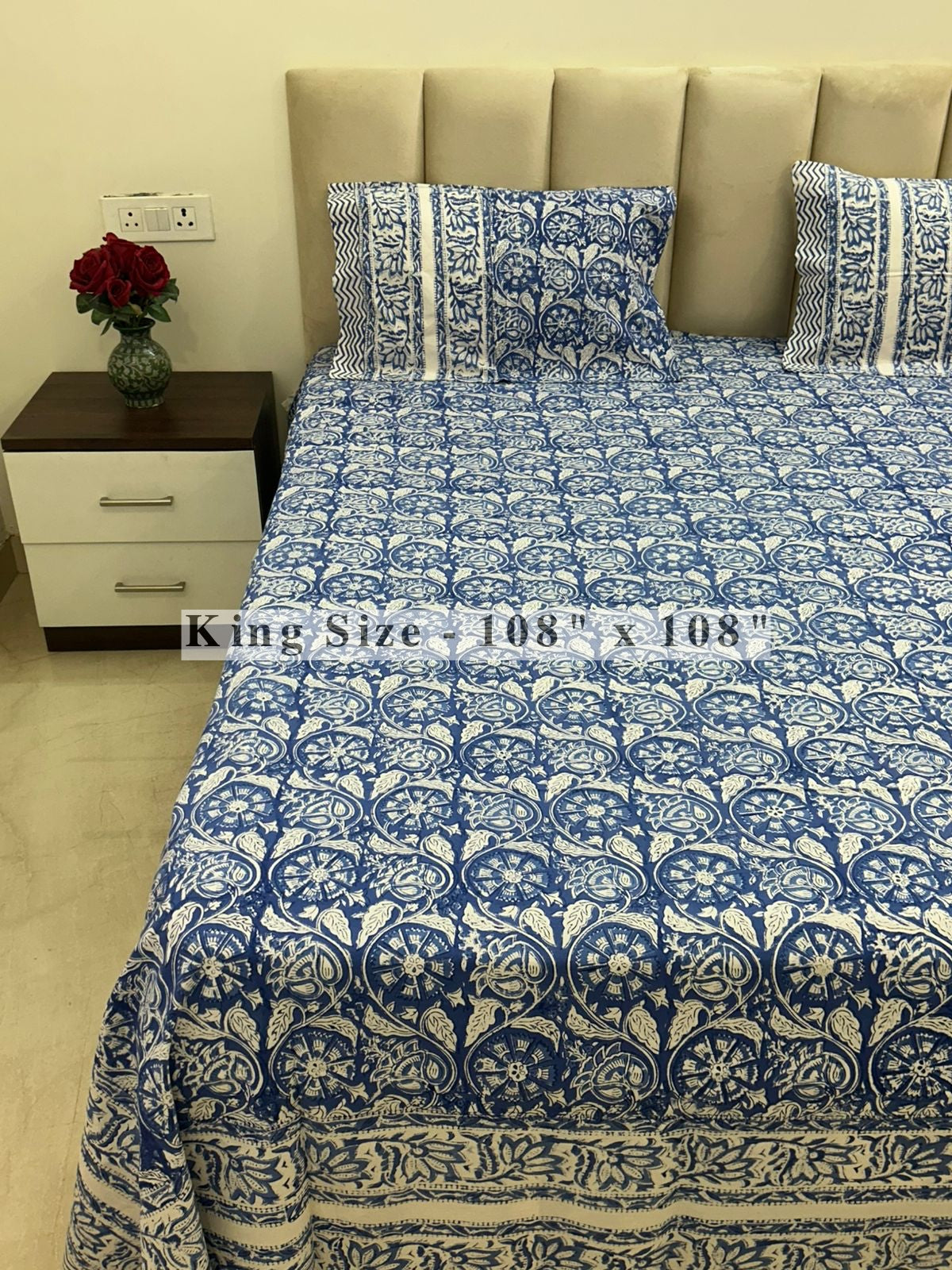 Neel Angan King Bedsheet with Pillow Covers