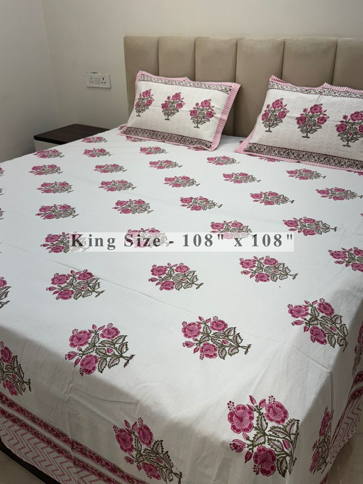 Gulabi Hibiscus King Bedsheet with Pillow Covers