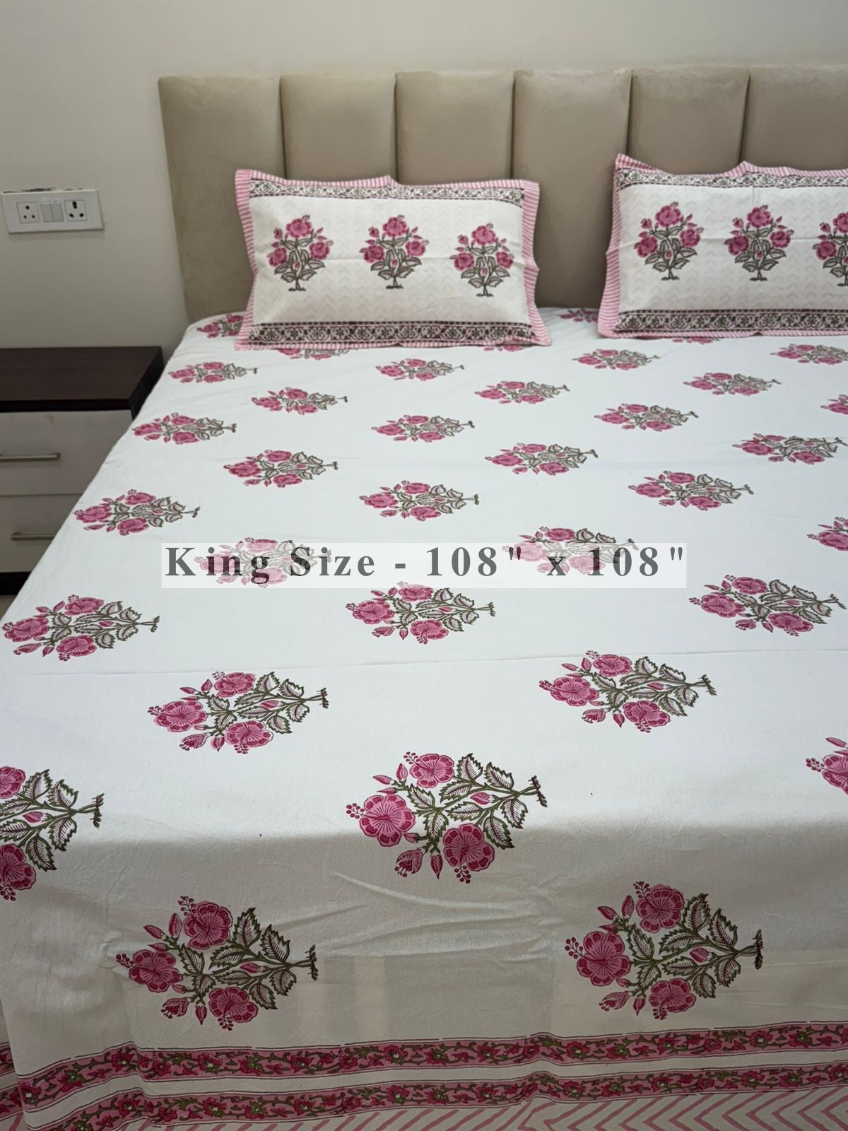 Gulabi Hibiscus King Bedsheet with Pillow Covers