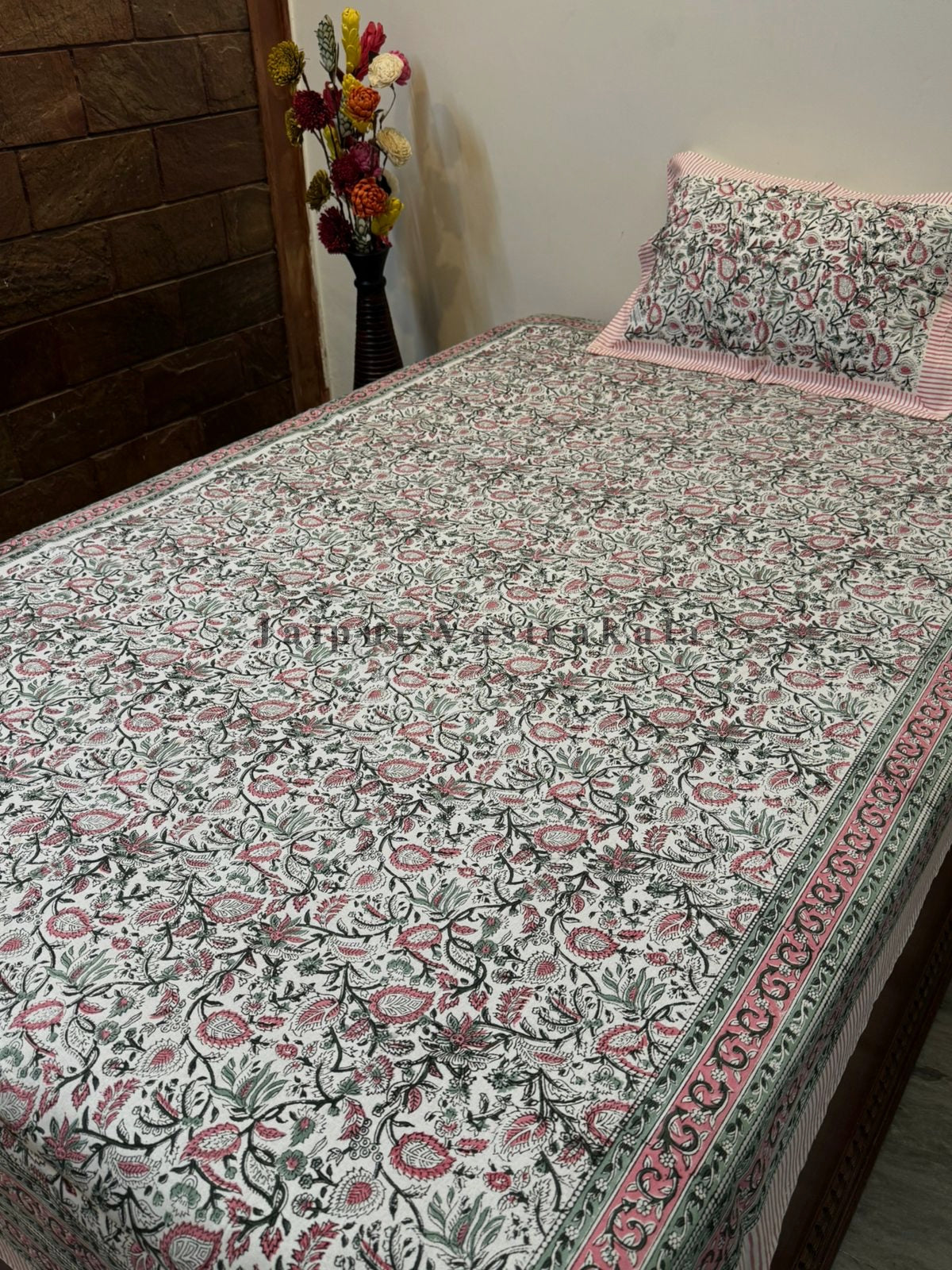 Pink Leaf Bedsheet with Pillow Cover