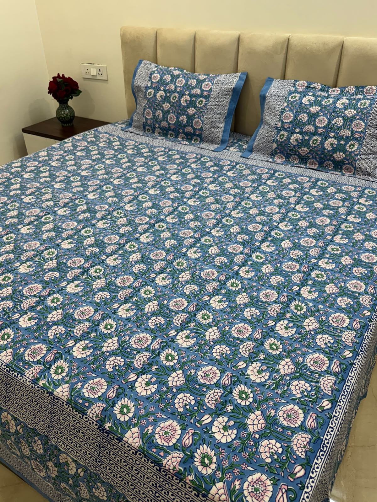 Double Bedsheet with Pillow Covers