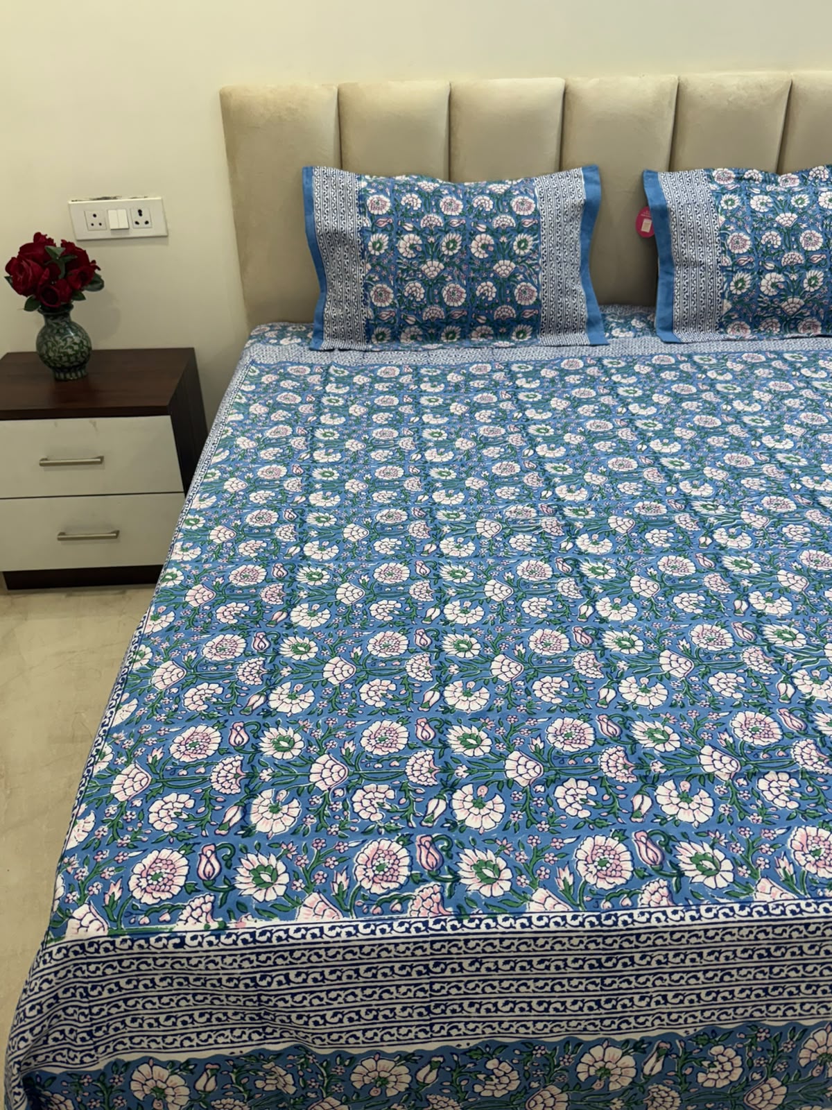 Double Bedsheet with Pillow Covers