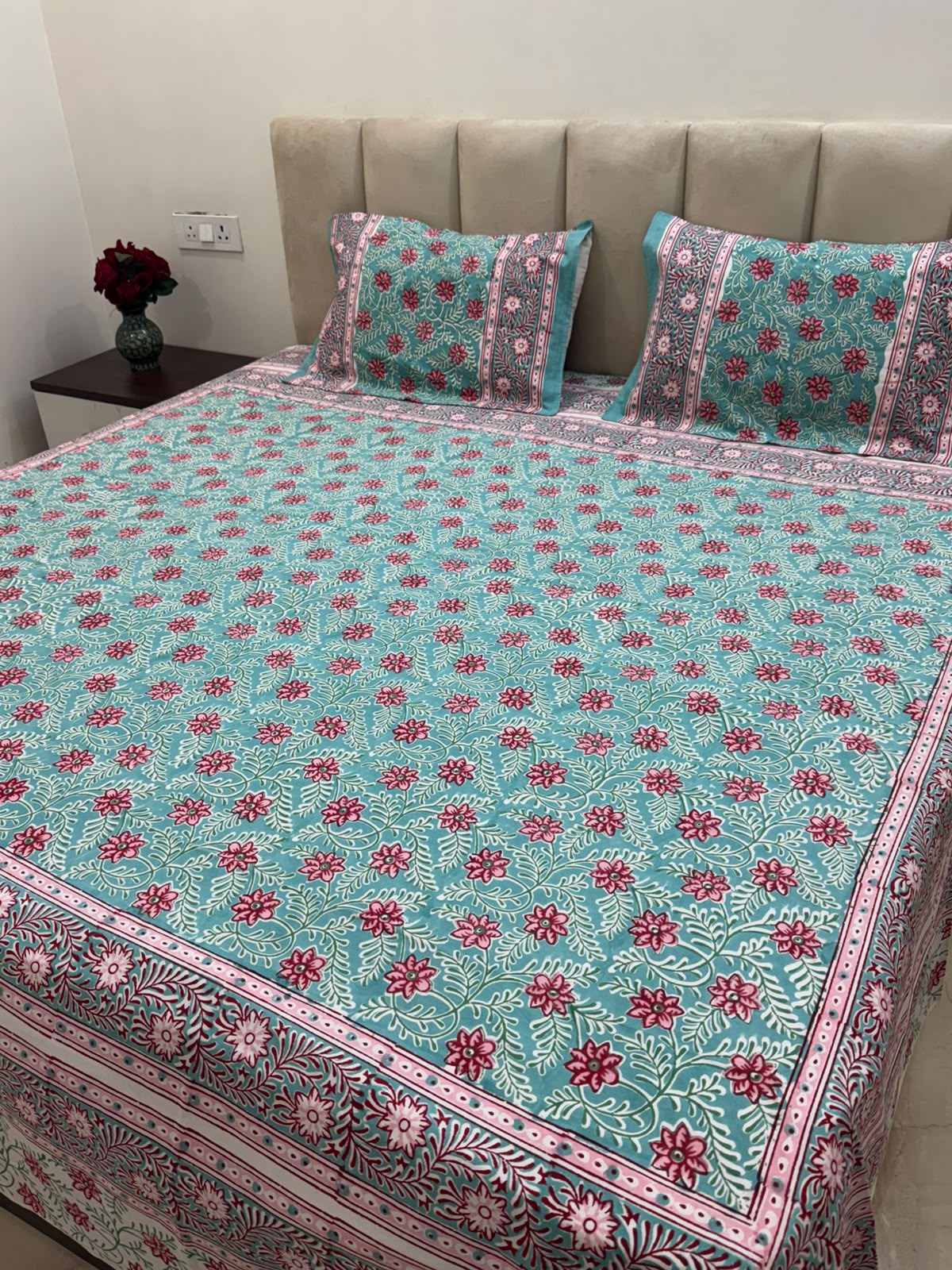 Double Bedsheet with Pillow Covers