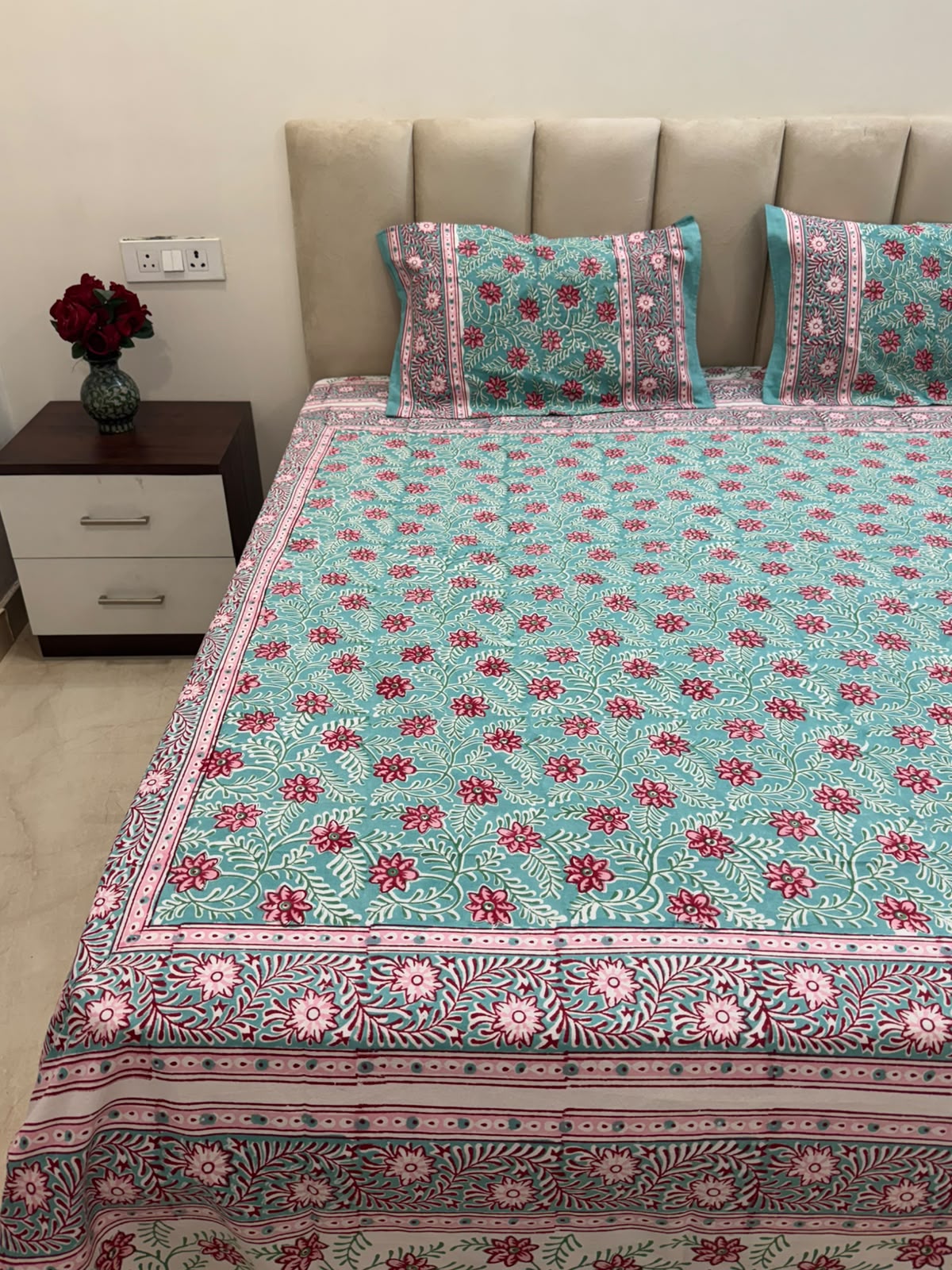 Double Bedsheet with Pillow Covers