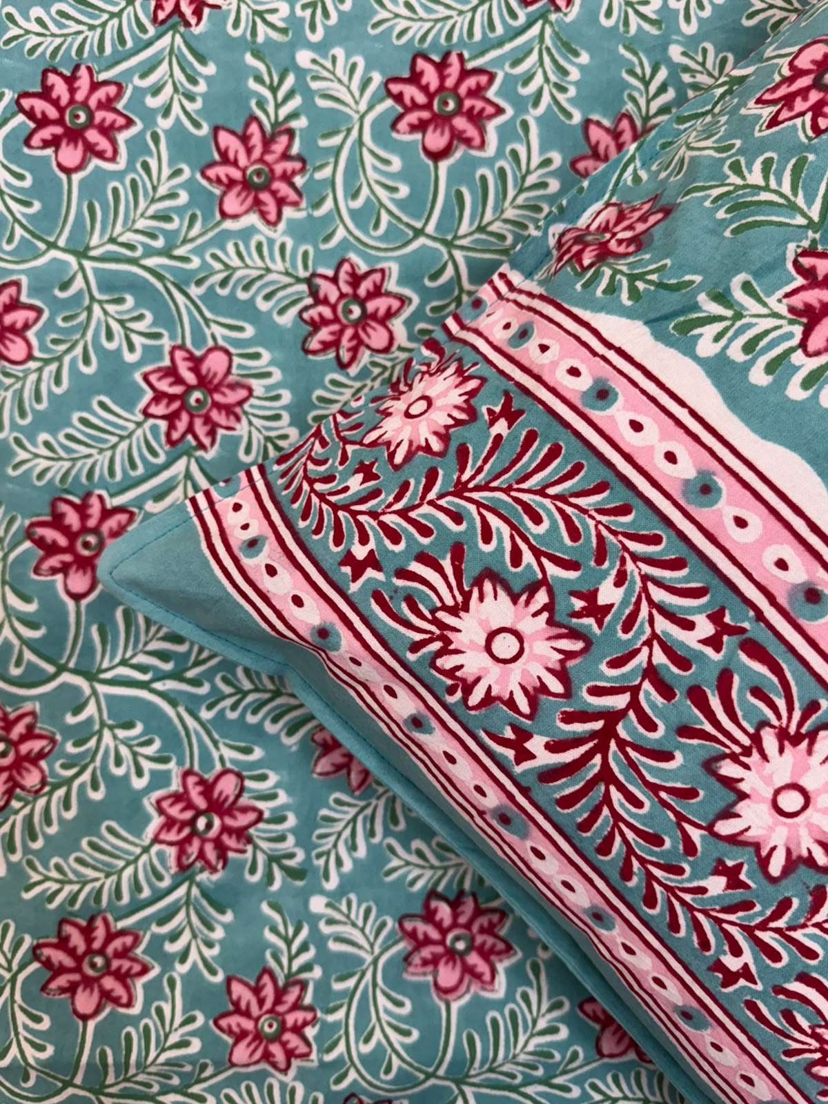 Double Bedsheet with Pillow Covers
