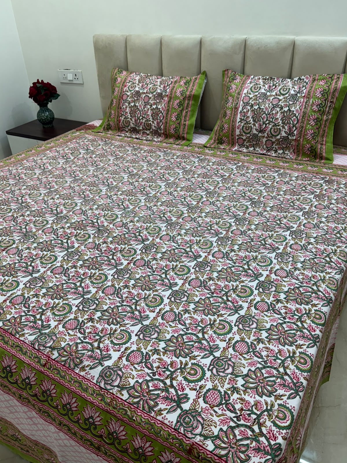 Double Bedsheet with Pillow Covers
