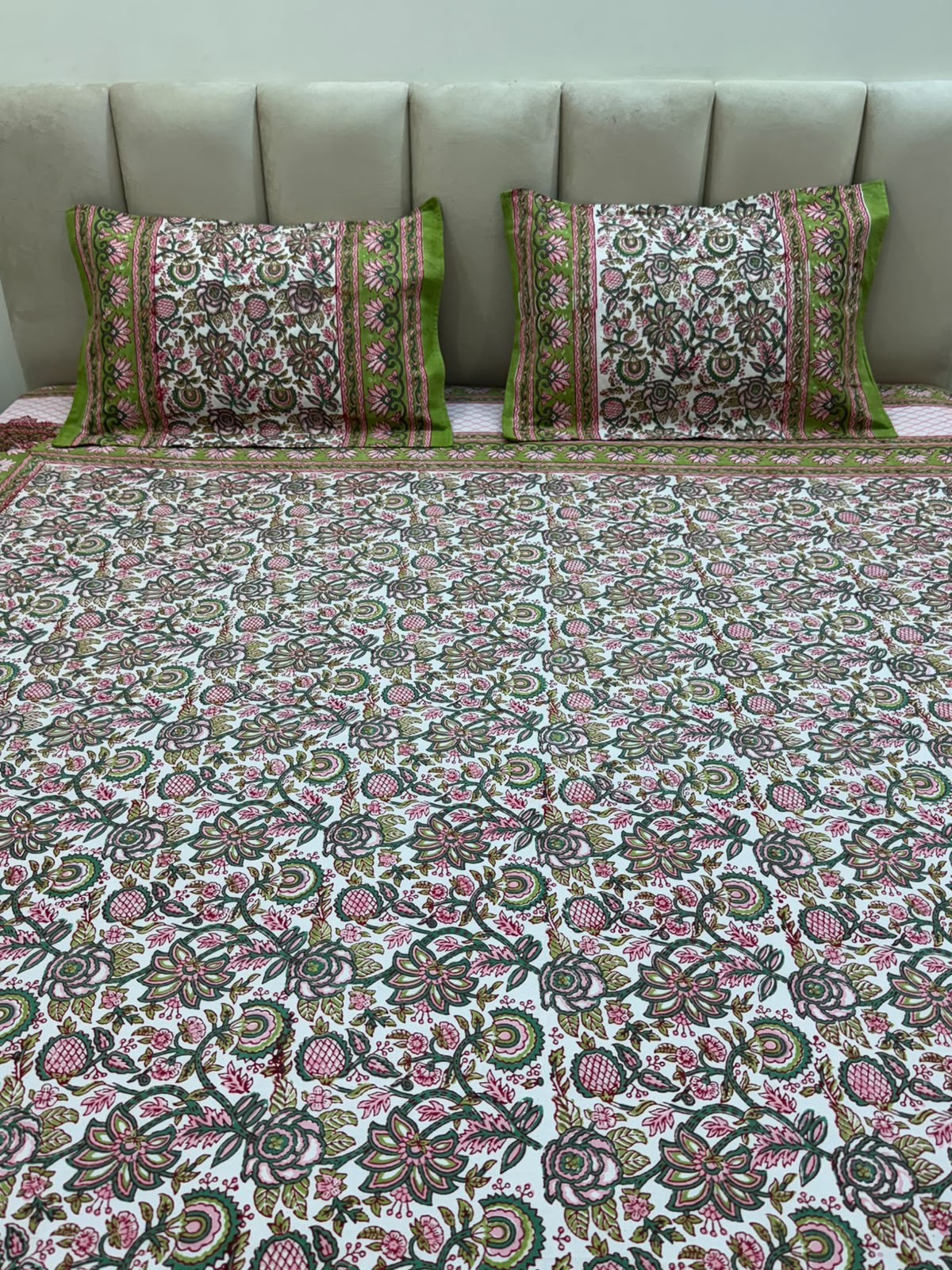 Double Bedsheet with Pillow Covers