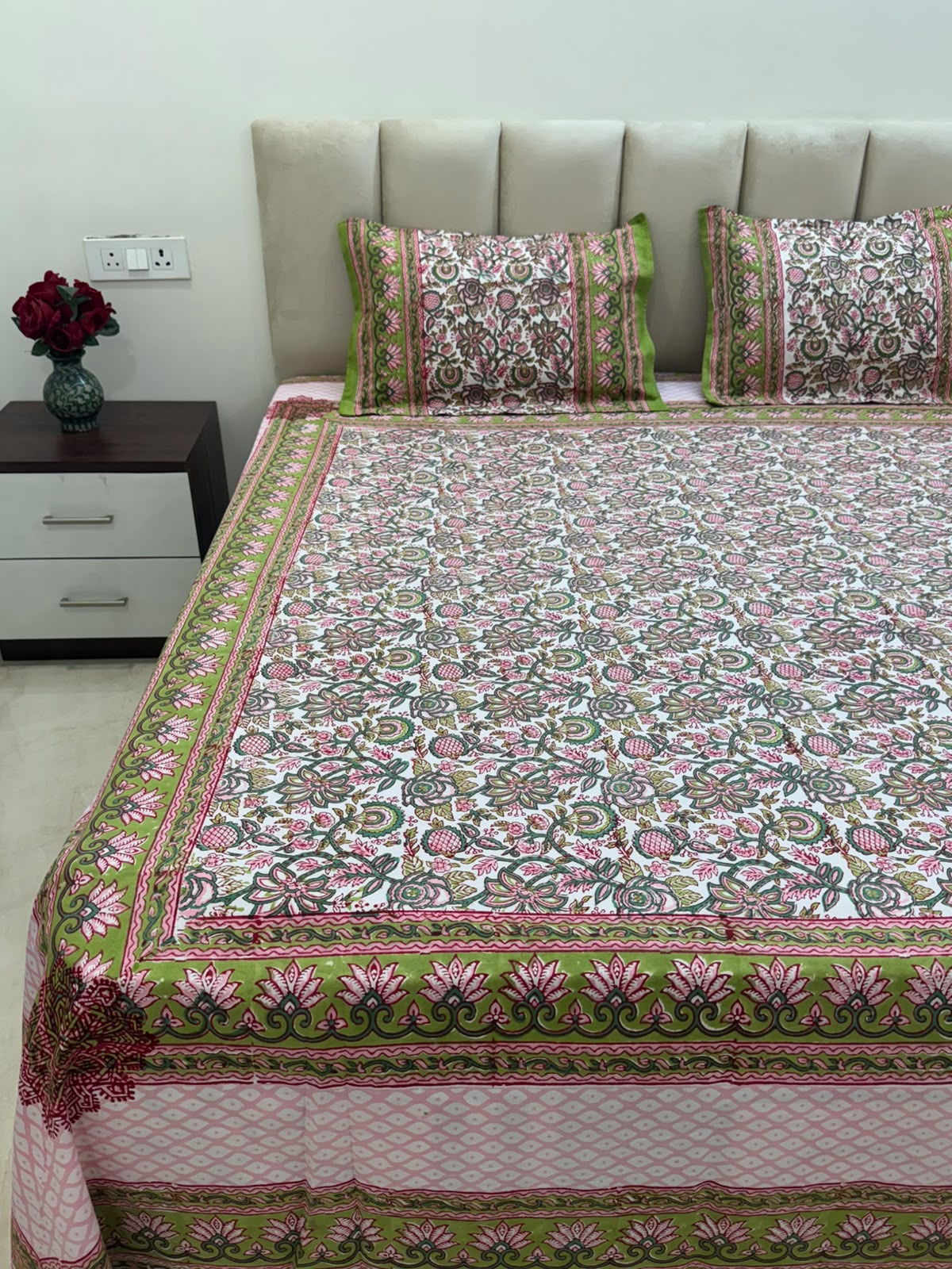 Double Bedsheet with Pillow Covers