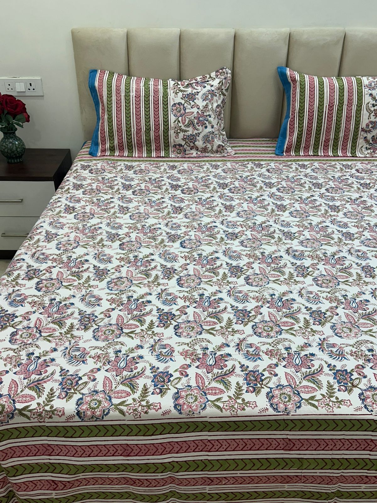 Summer Whispers Double Bedsheet with Pillow Covers