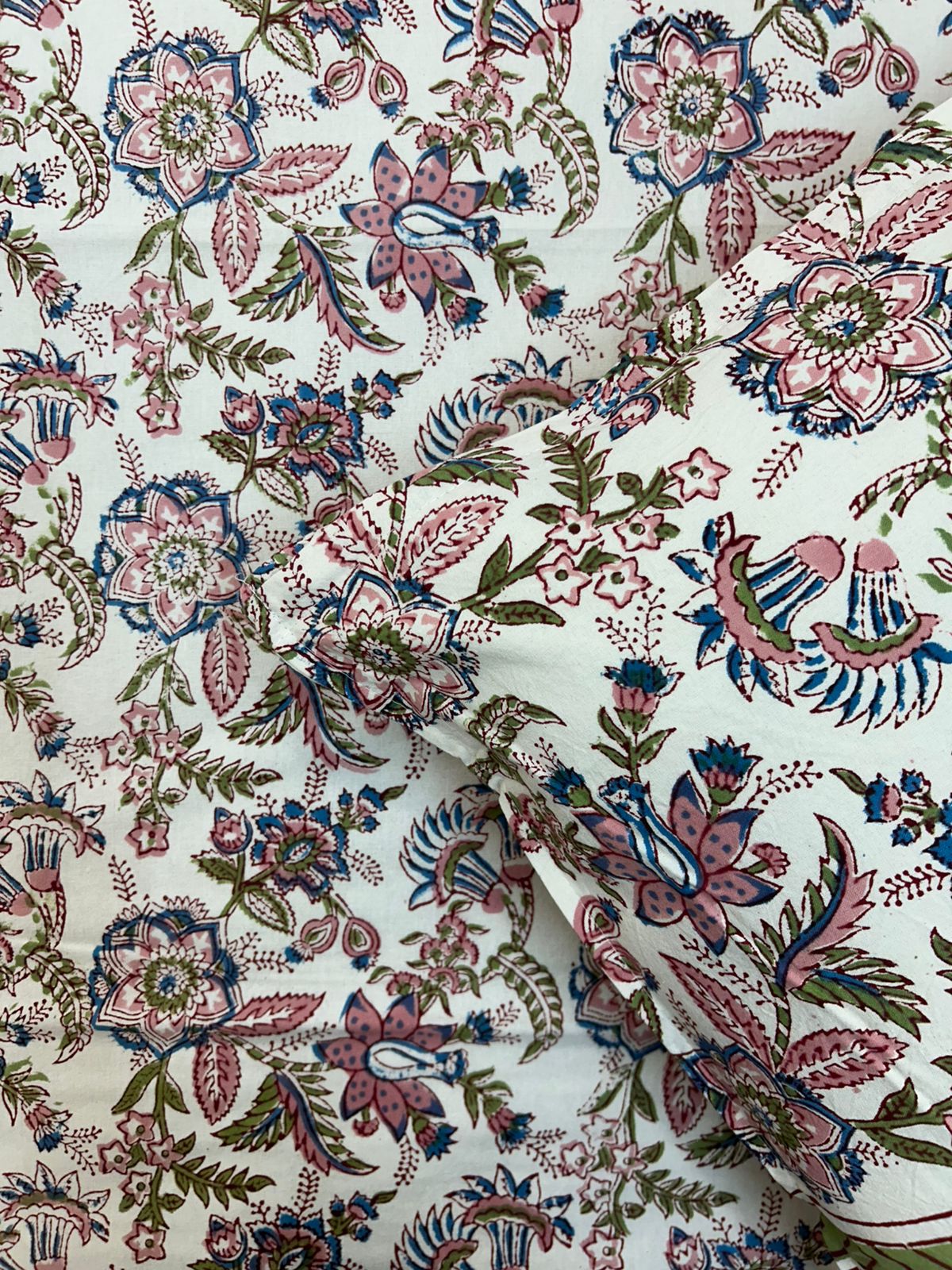 Summer Whispers Double Bedsheet with Pillow Covers