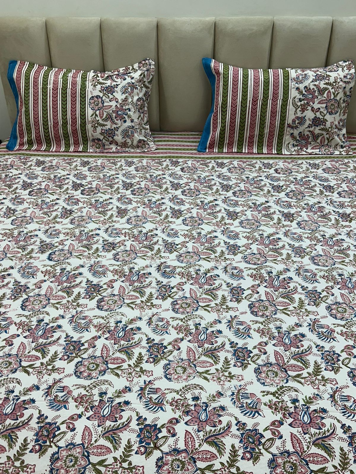 Summer Whispers Double Bedsheet with Pillow Covers