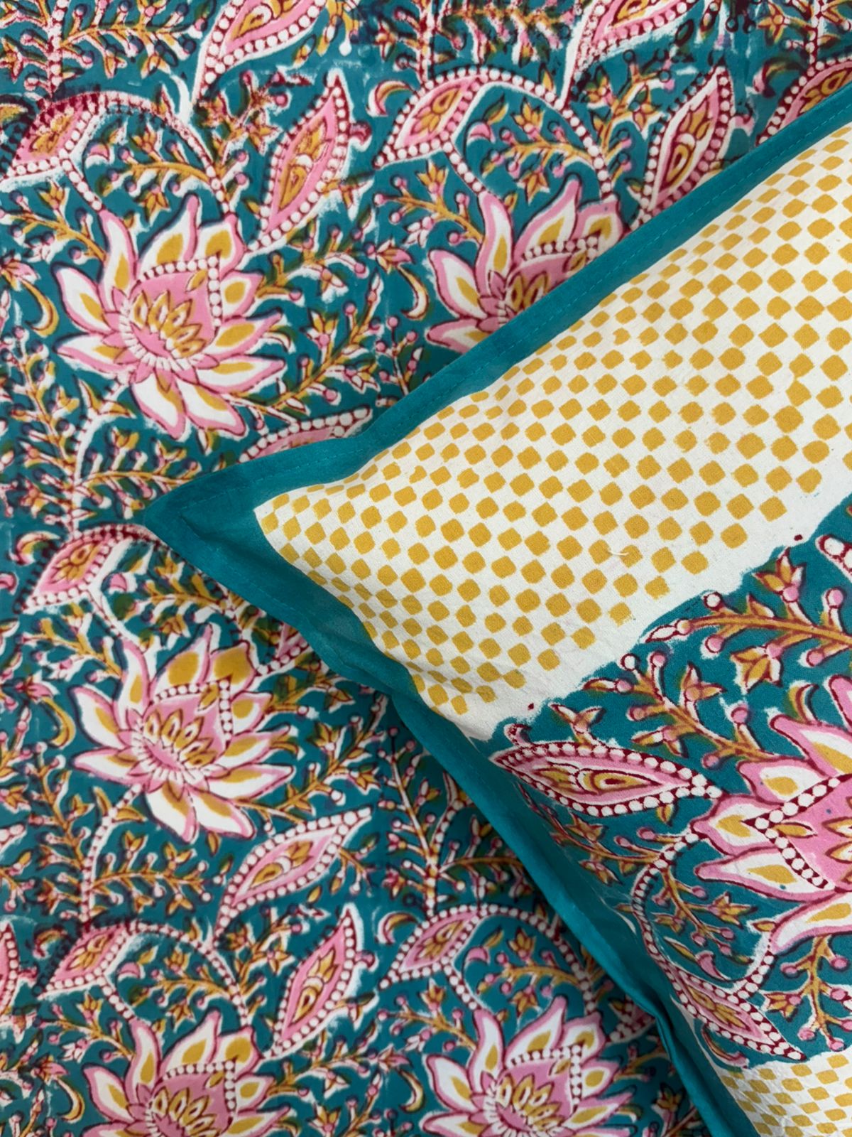 Turquoise Eden Double Bedsheet with Pillow Covers