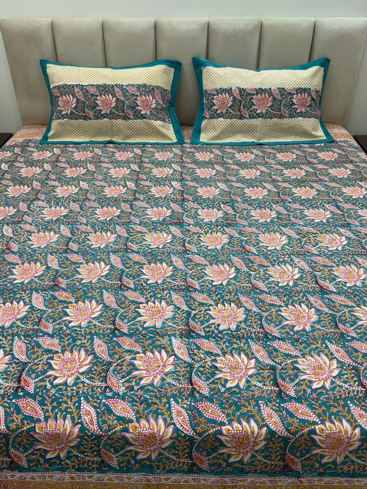 Turquoise Eden Double Bedsheet with Pillow Covers
