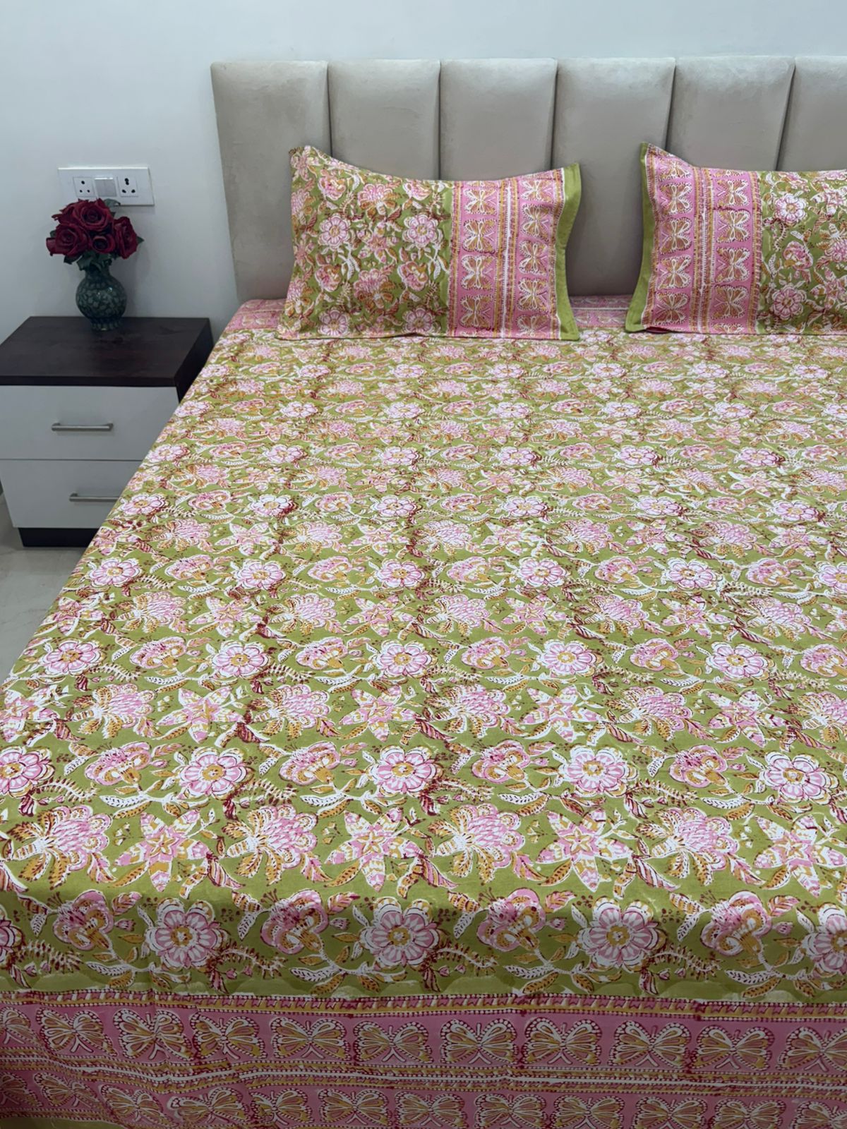 Dreamy Green Double Bedsheet with Pillow Covers