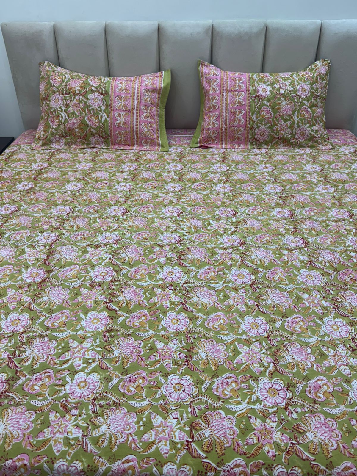 Dreamy Green Double Bedsheet with Pillow Covers