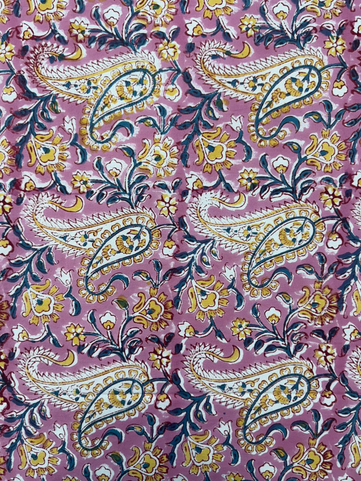 Mauve Paisley Double Bedsheet with Pillow Covers