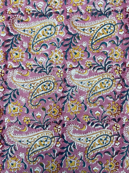 Mauve Paisley Double Bedsheet with Pillow Covers