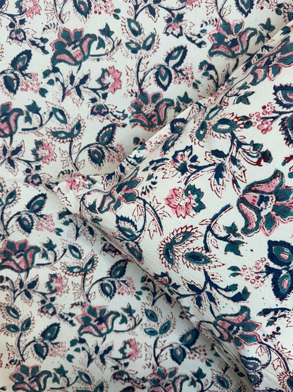 Gulbahar White Double Bedsheet with Pillow Covers