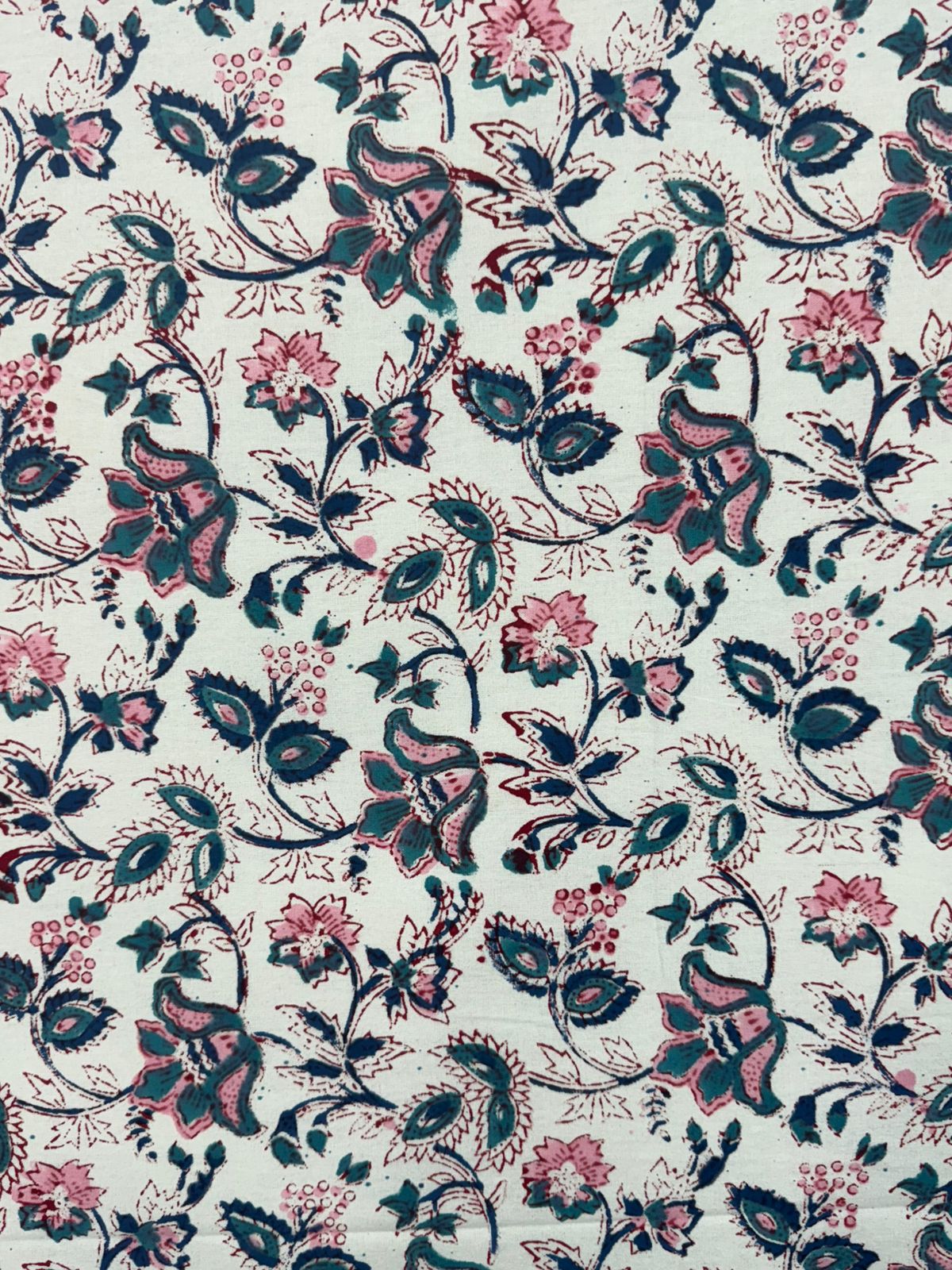 Gulbahar White Double Bedsheet with Pillow Covers