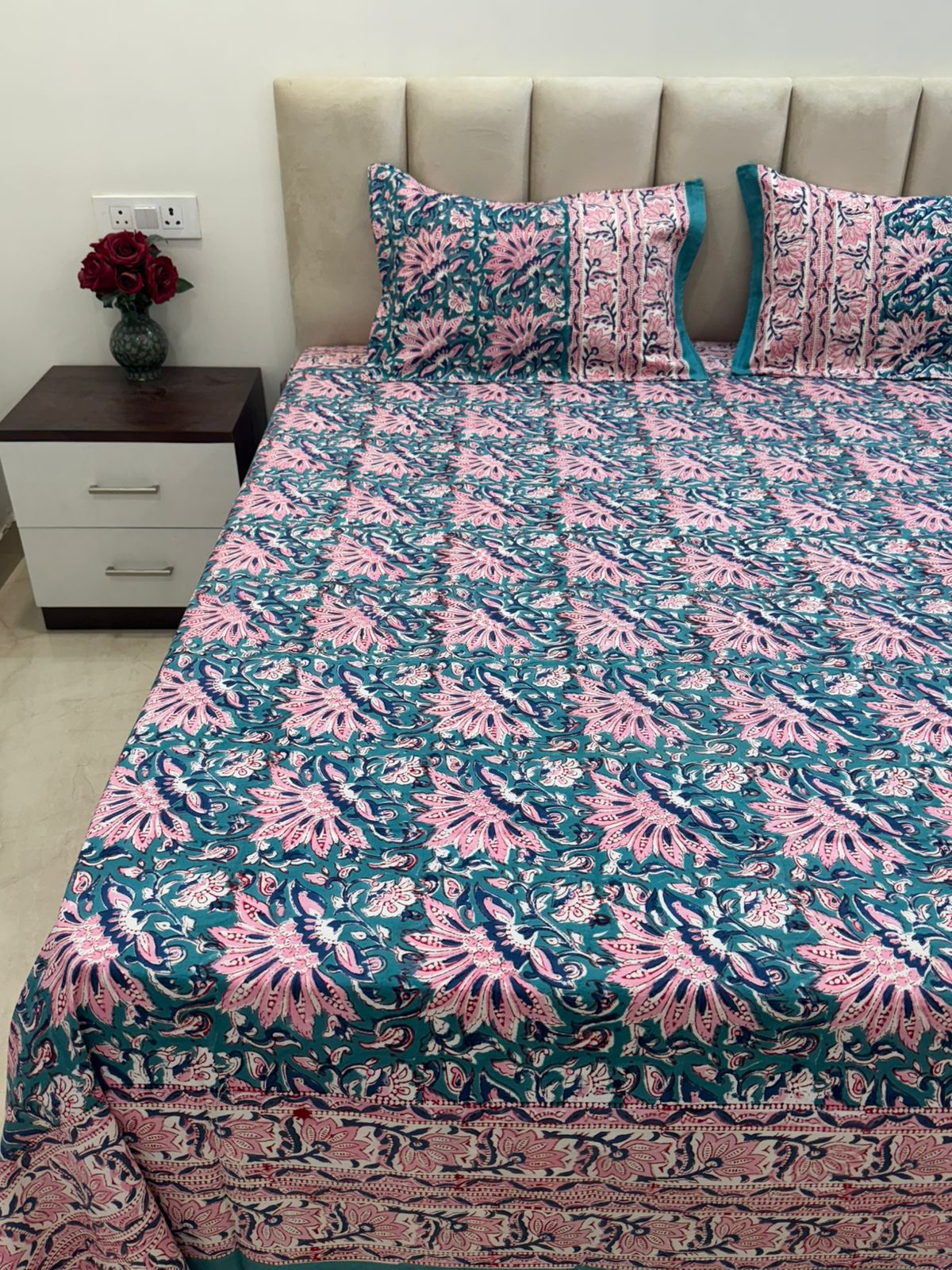 Teal Pink Double Bedsheet with Pillow Covers