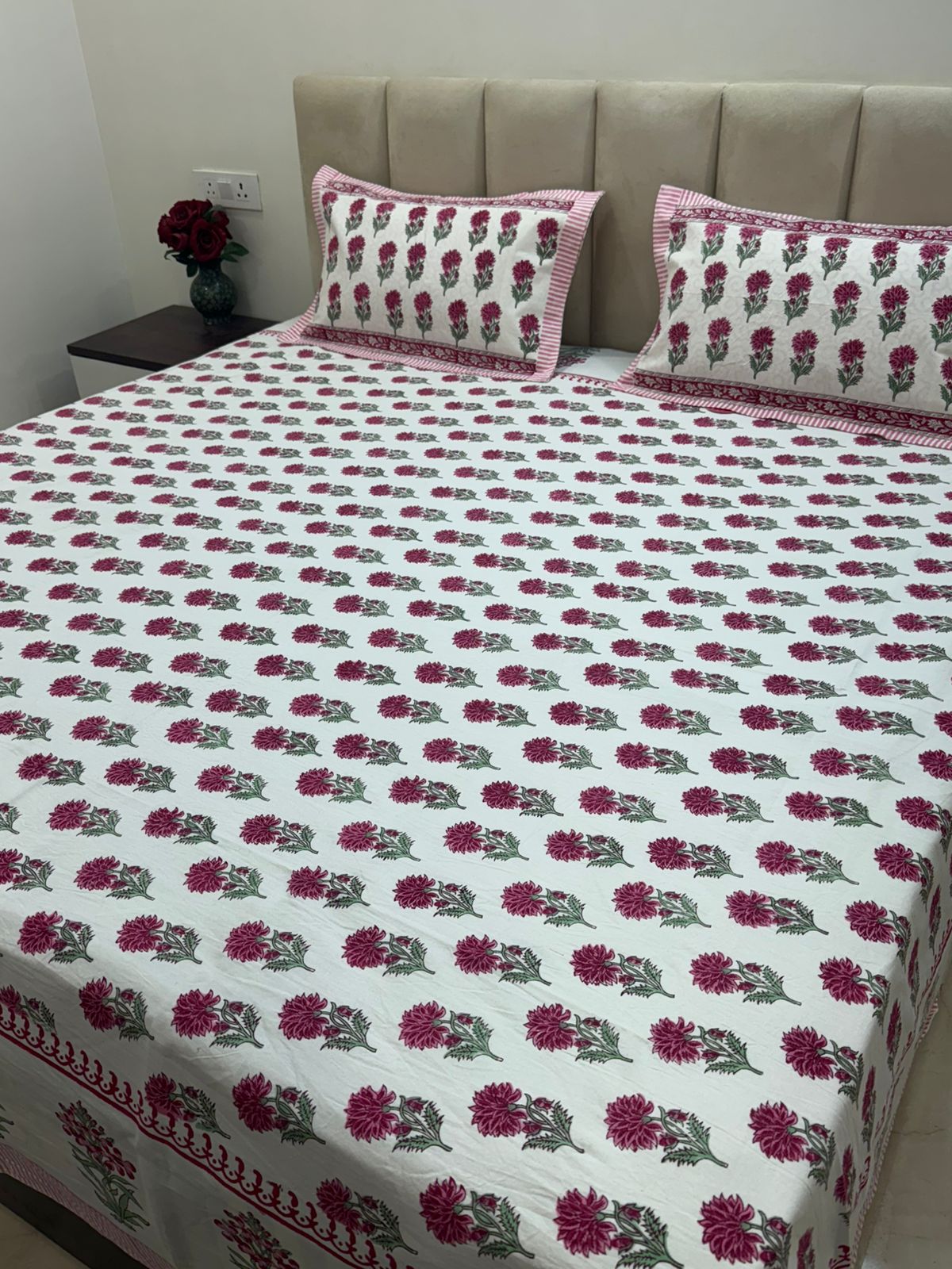Pink Phool Booti Double Bedsheet with Pillow Covers