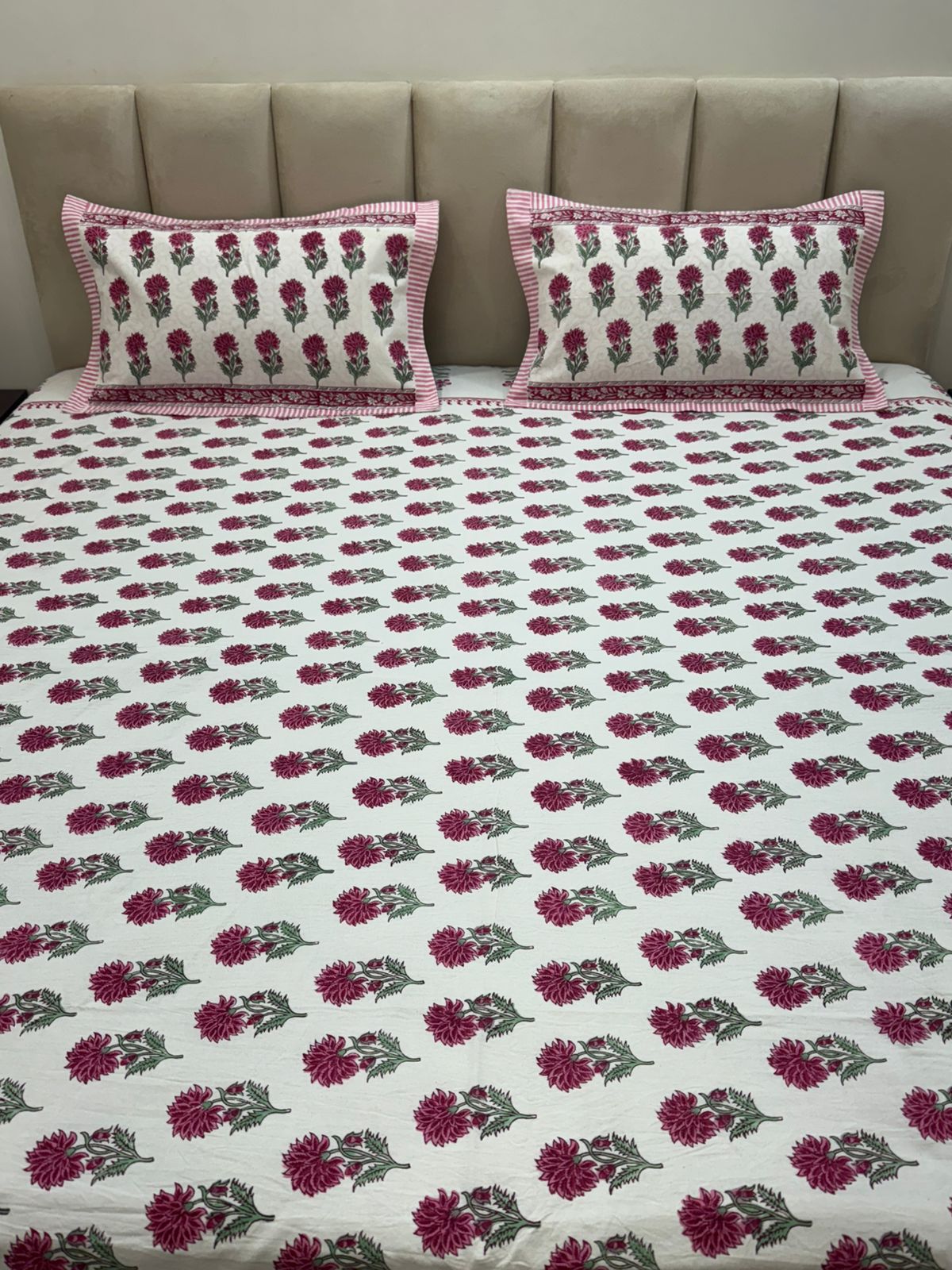 Pink Phool Booti Double Bedsheet with Pillow Covers