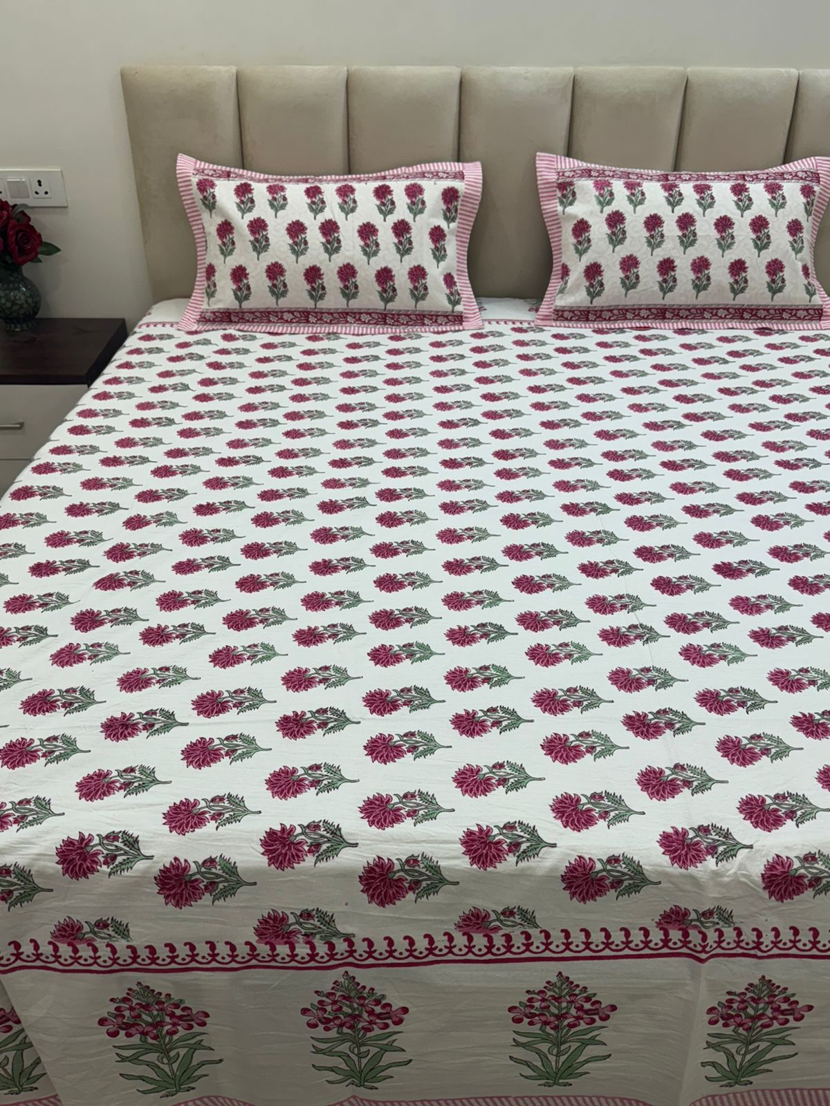 Pink Phool Booti Double Bedsheet with Pillow Covers