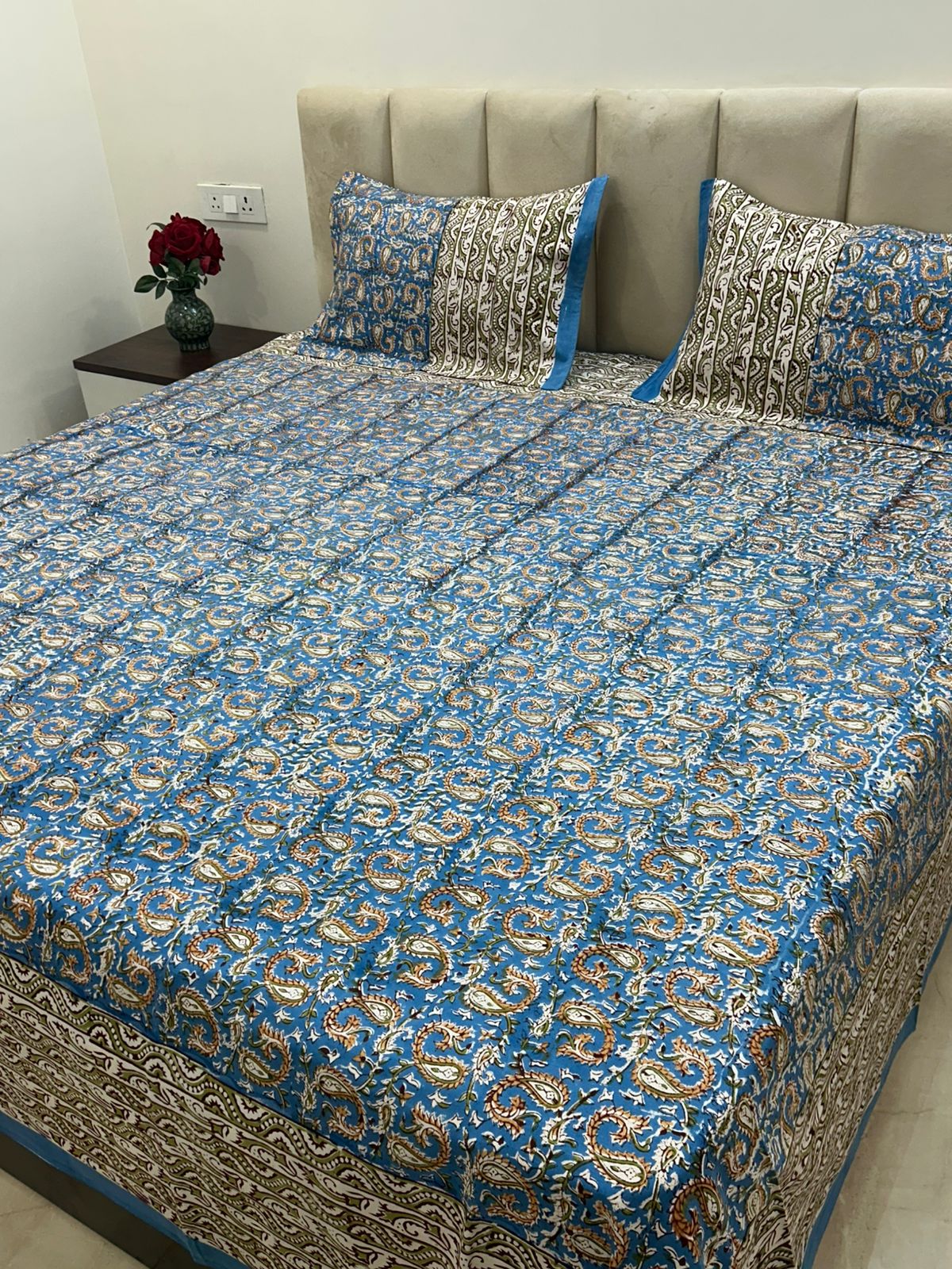 Blue Leafy Vein Double Bedsheet with Pillow Covers