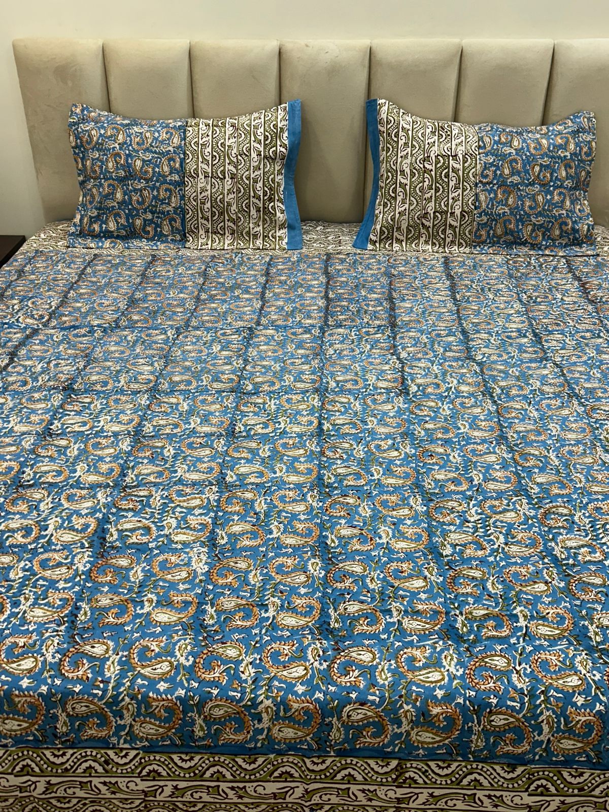 Blue Leafy Vein Double Bedsheet with Pillow Covers