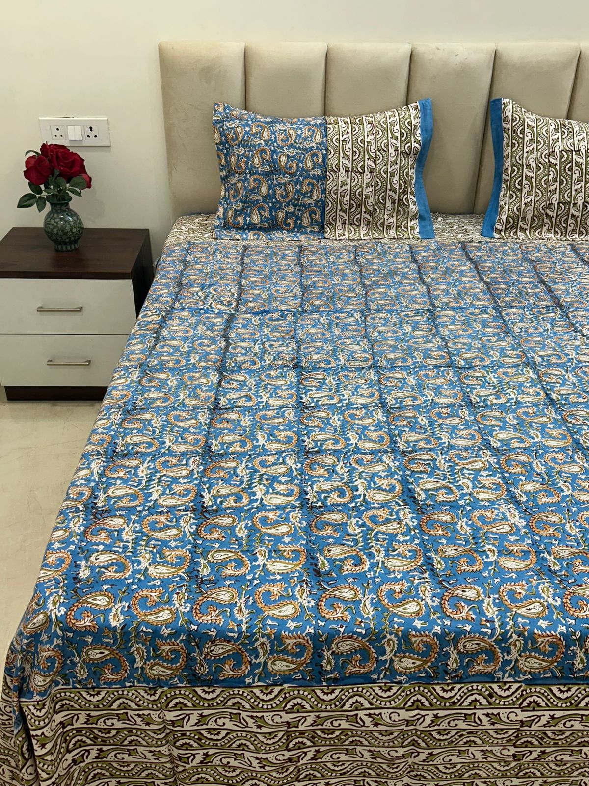 Blue Leafy Vein Double Bedsheet with Pillow Covers