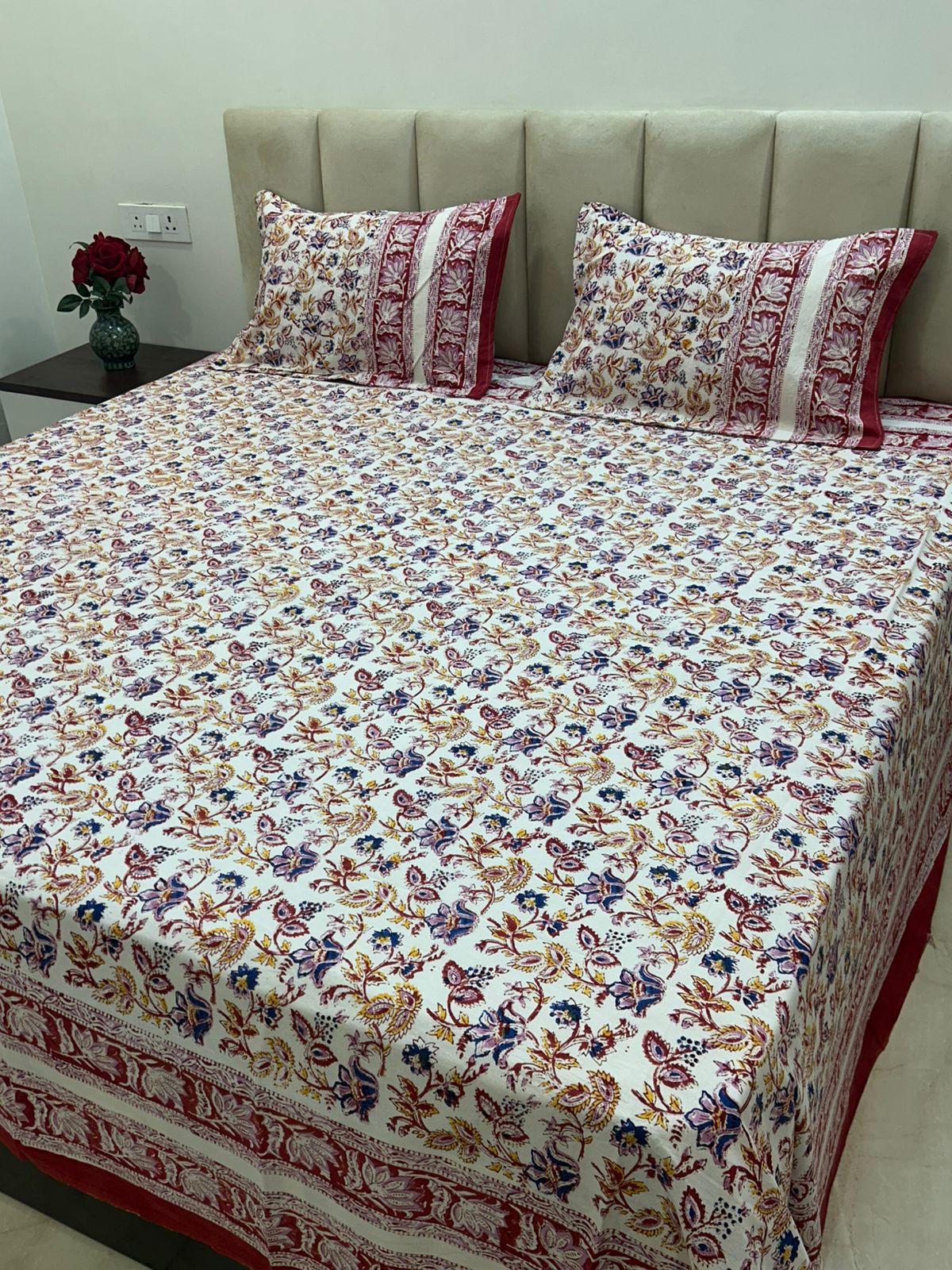 Aurora Crimson Double Bedsheet with Pillow Covers