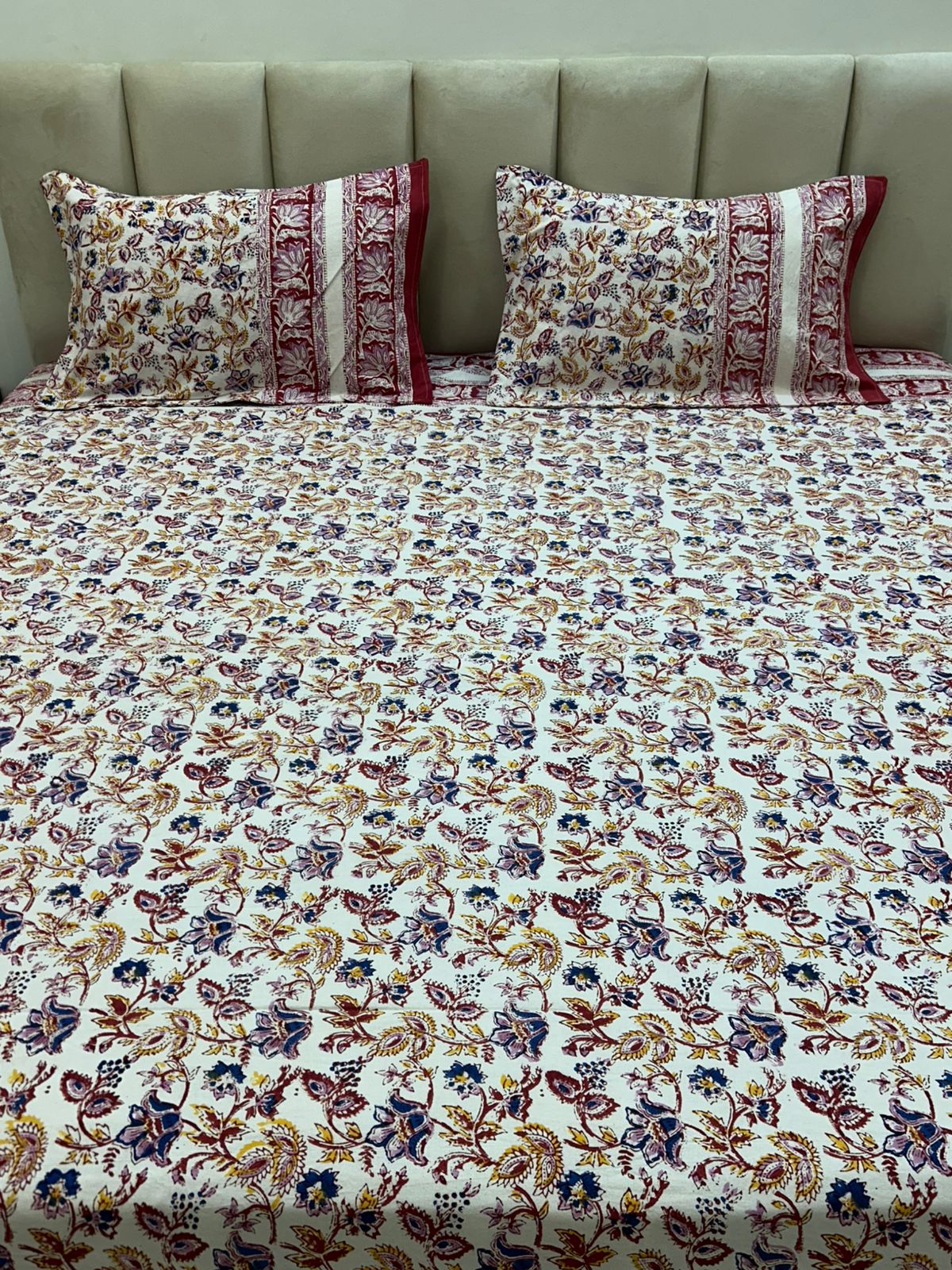 Aurora Crimson Double Bedsheet with Pillow Covers