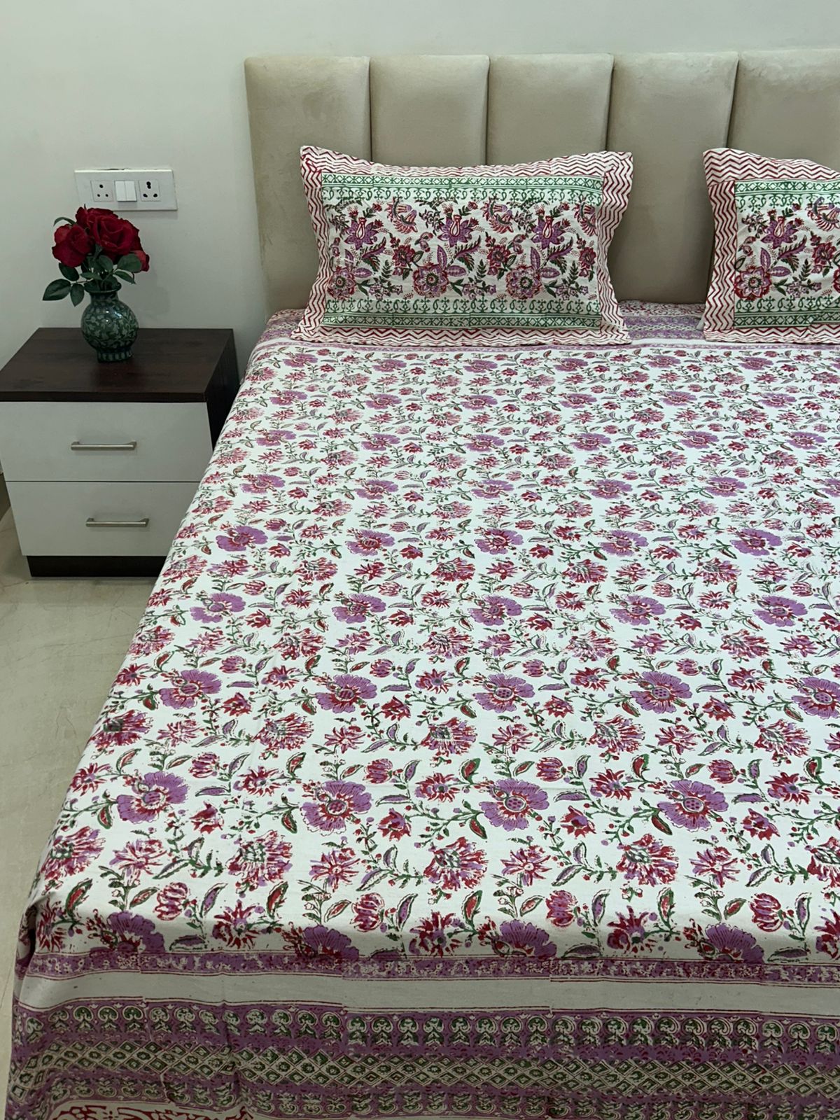 Lilac Love Double Bedsheet with Pillow Covers